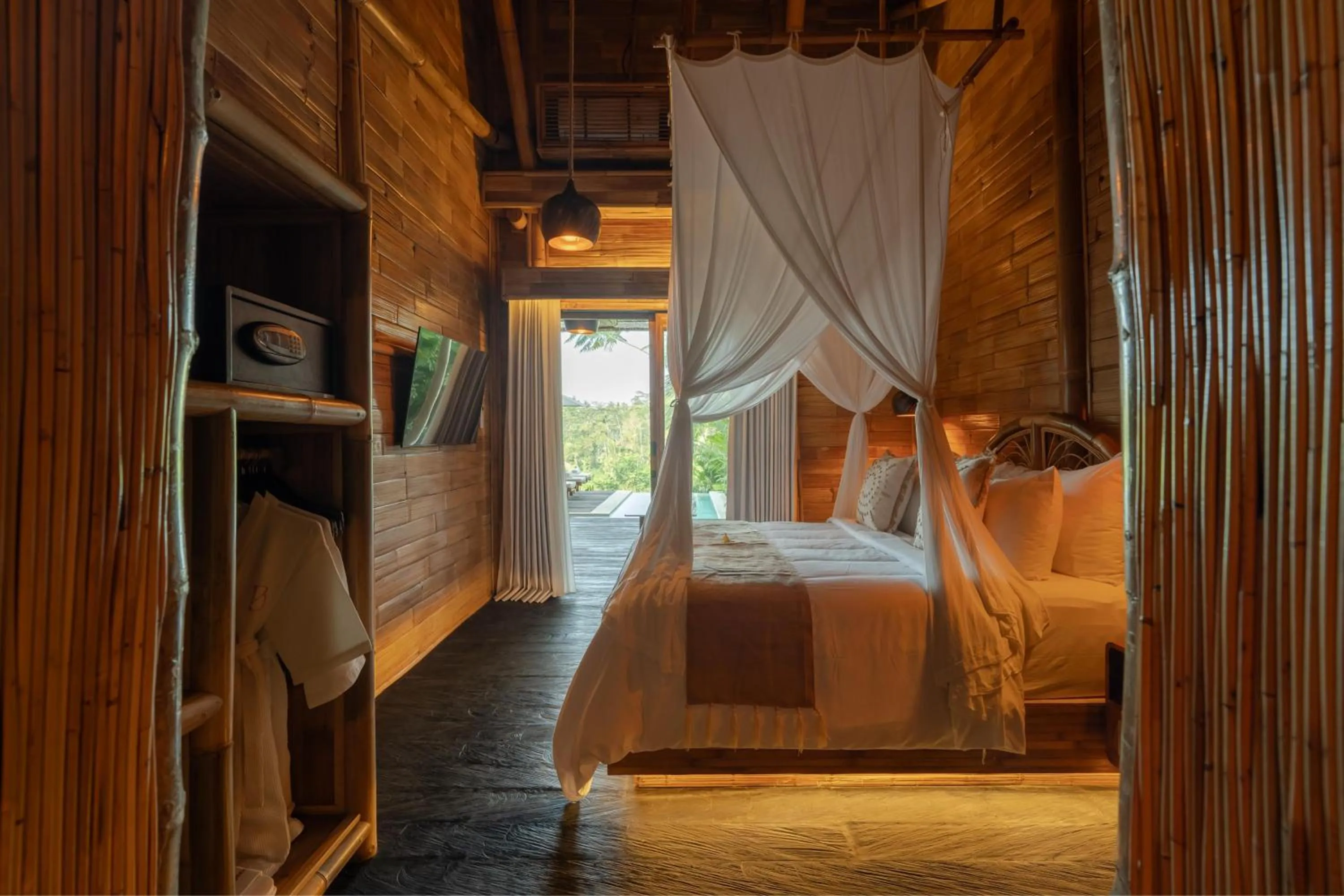 Communal lounge/ TV room, Bed in Bambootel Sawah View