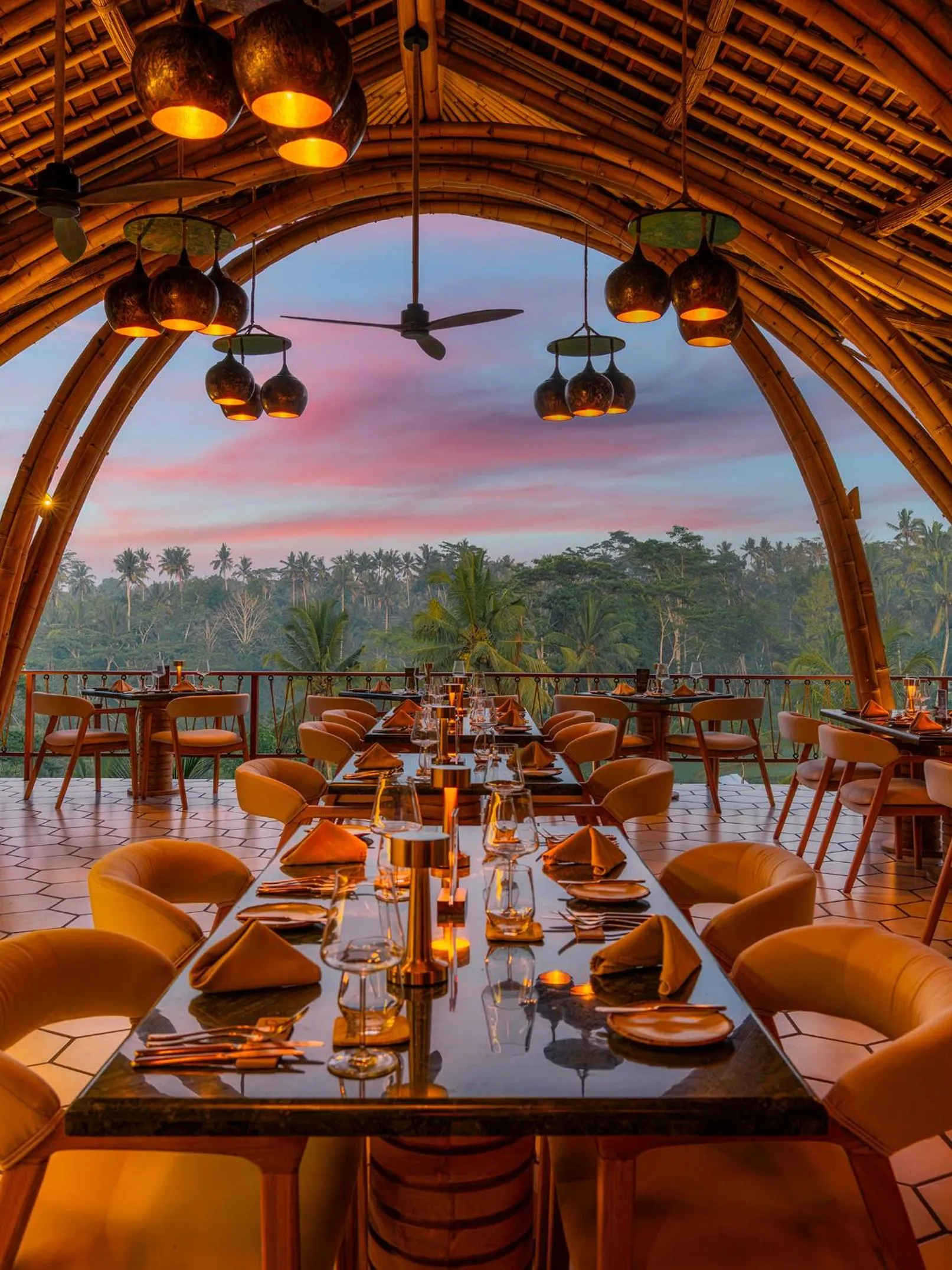 Restaurant/places to eat in Bambootel Sawah View