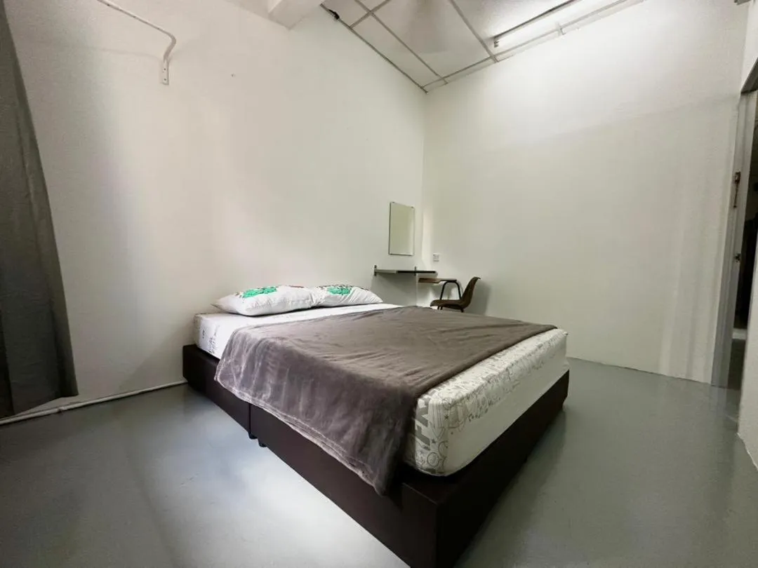 Bedroom, Bed in Jiaxin Dormitory-Setia Indah 家馨青年旅宿