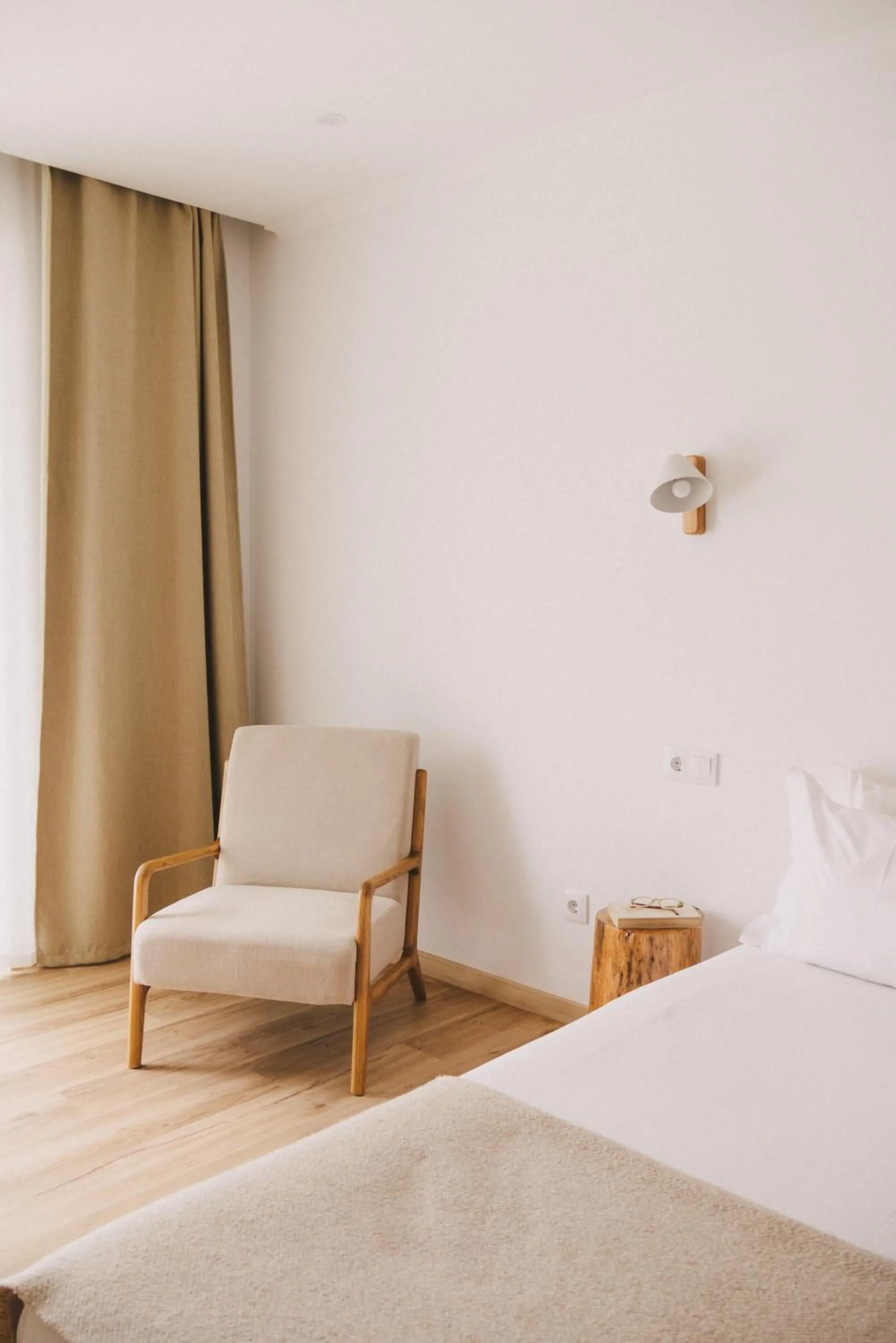 Bed in Pure Flor de Esteva