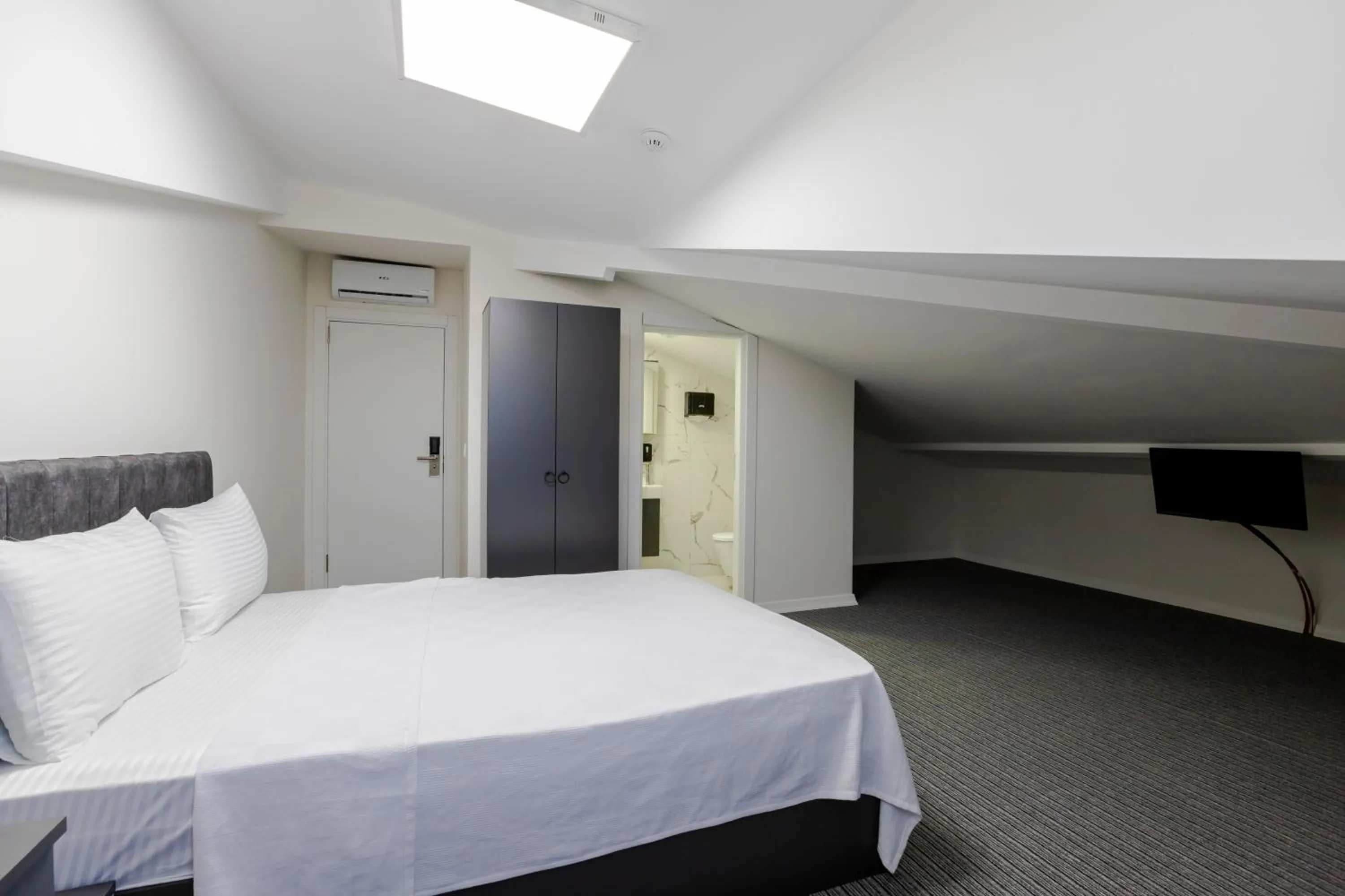 Photo of the whole room, Bed in ACAR AIRPORT +PLUS