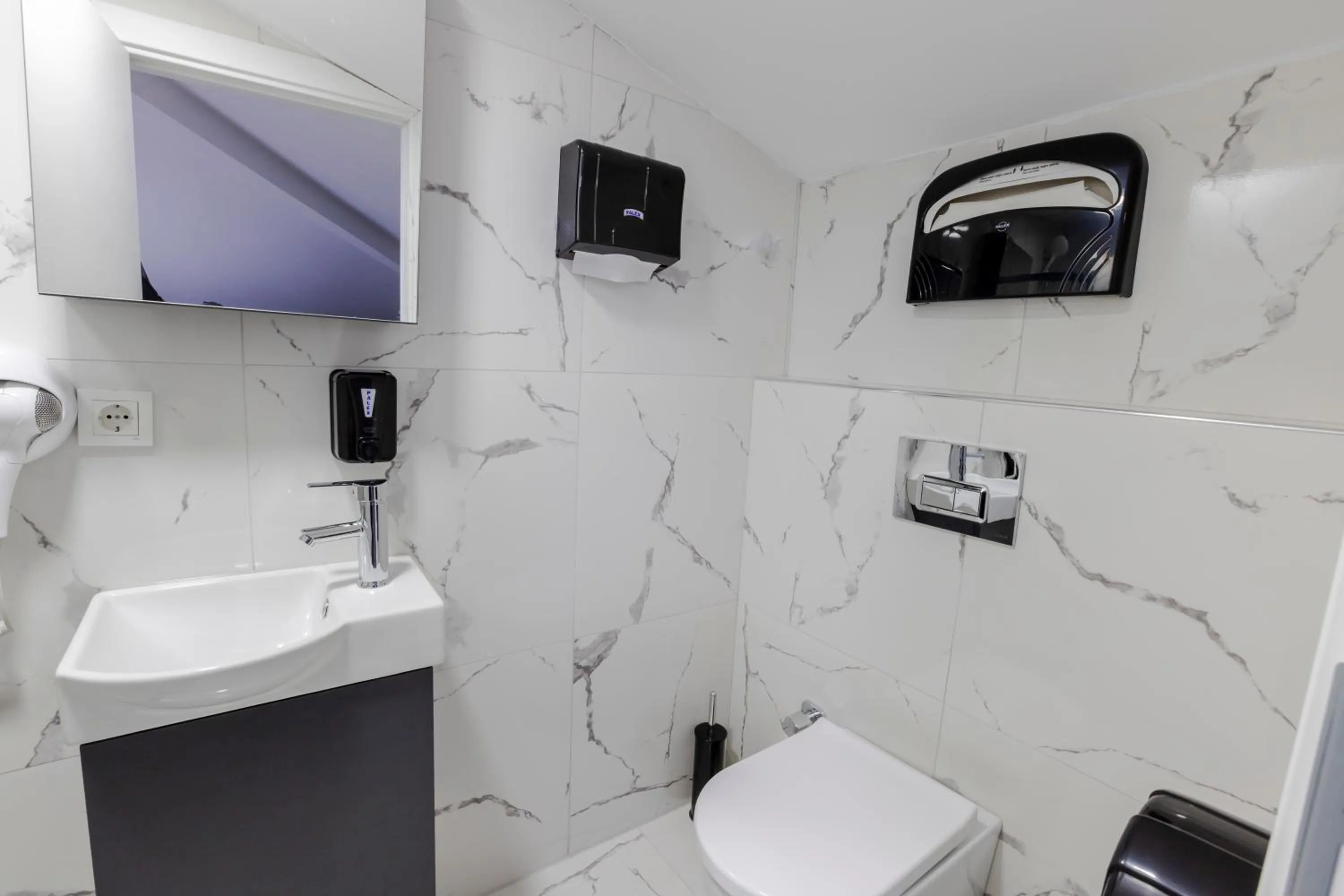 Bathroom in ACAR AIRPORT +PLUS