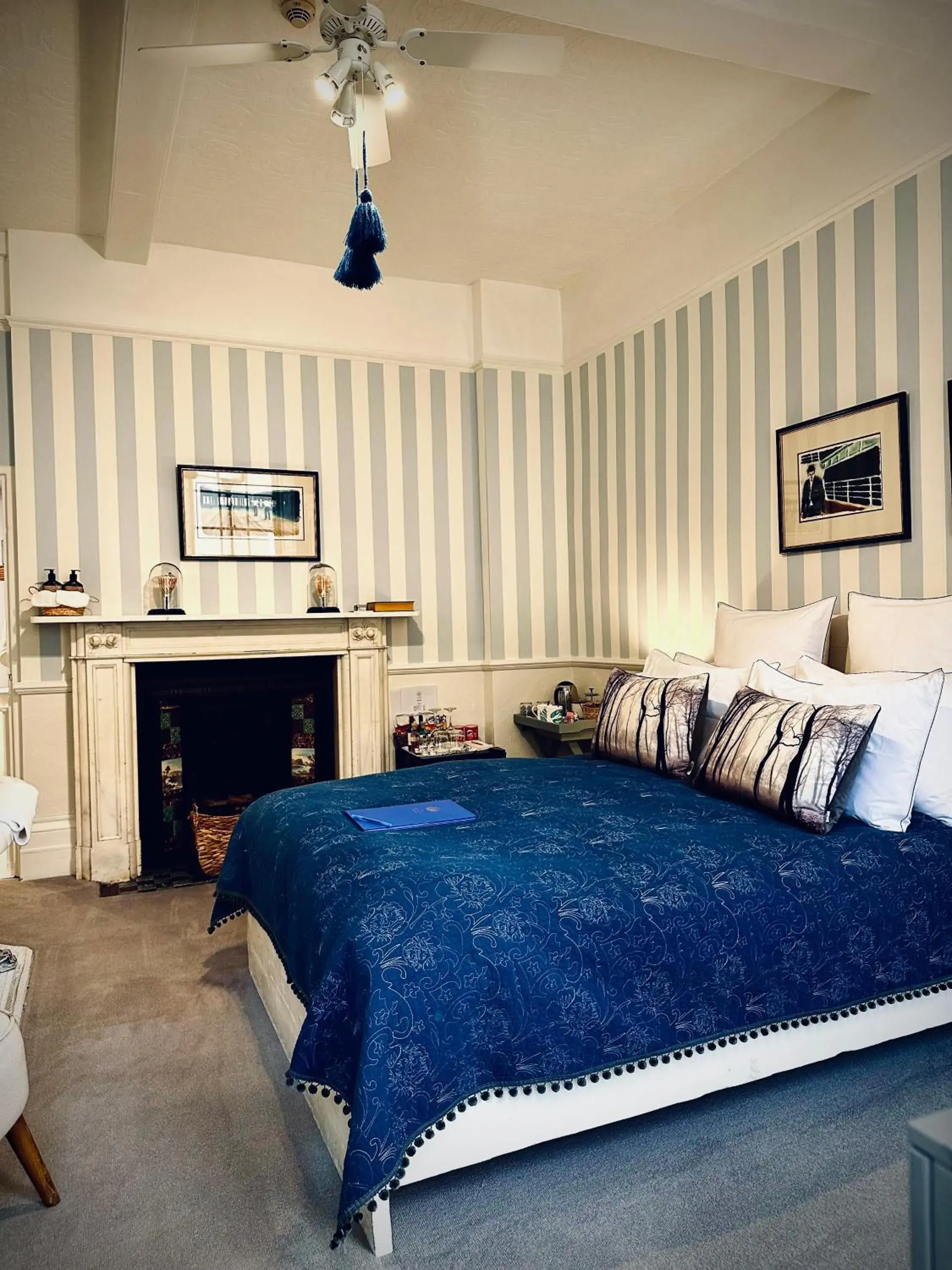 Deluxe Double Room with Bath - single occupancy in The Laindons Deluxe Double Room with Bath - single occupancy in The Laindons