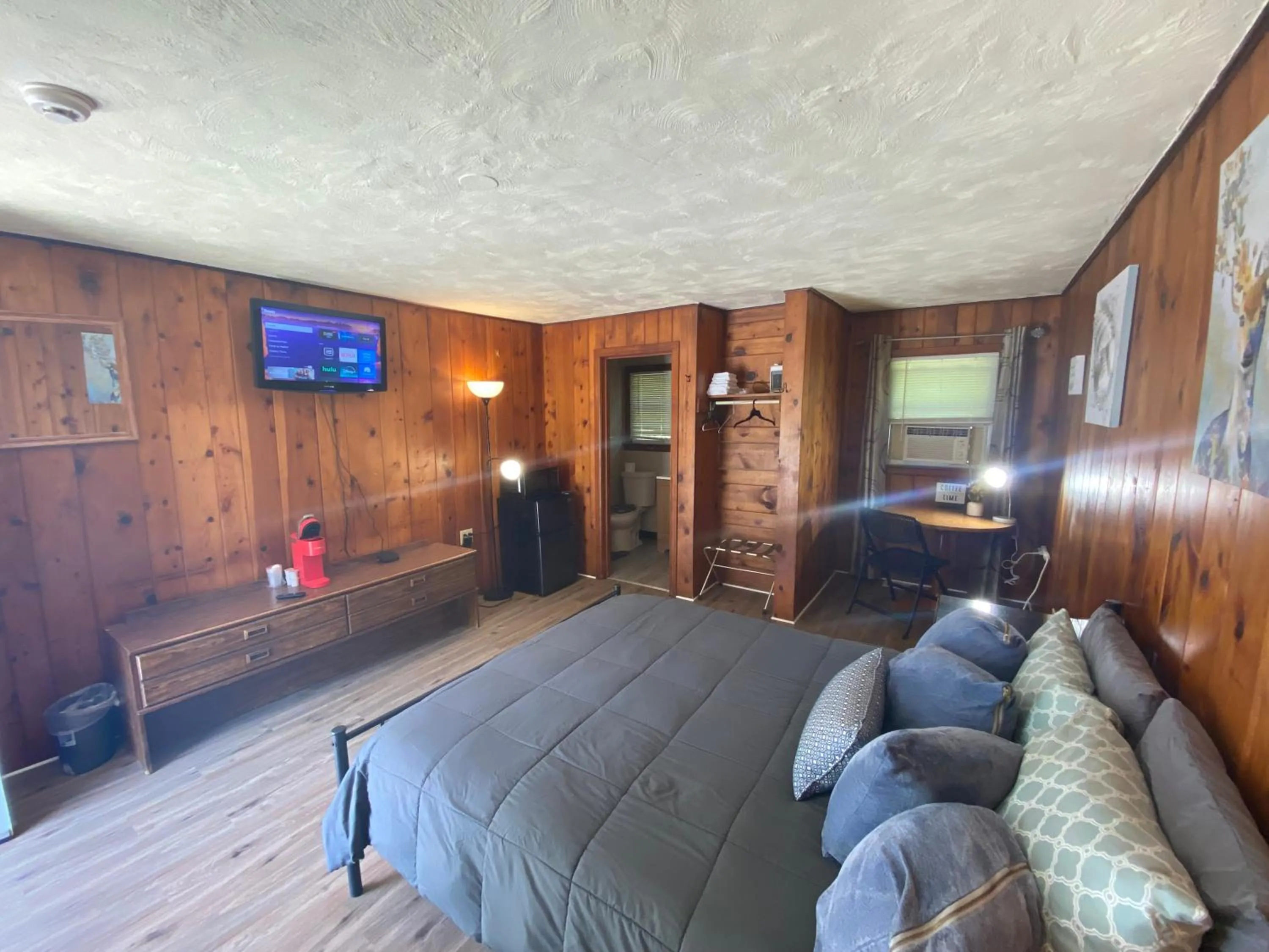 Bedroom in Heart of the Berkshires Motel