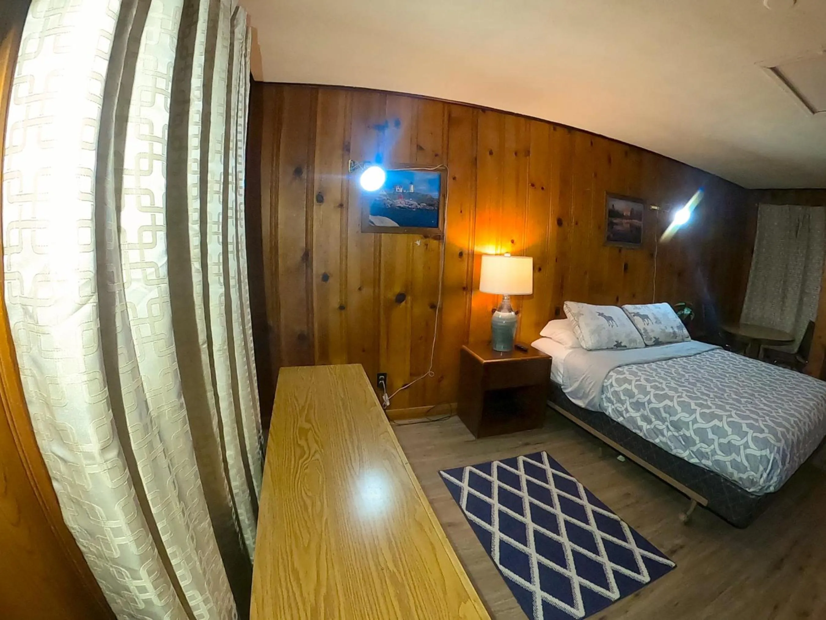 Bedroom, Bed in Heart of the Berkshires Motel