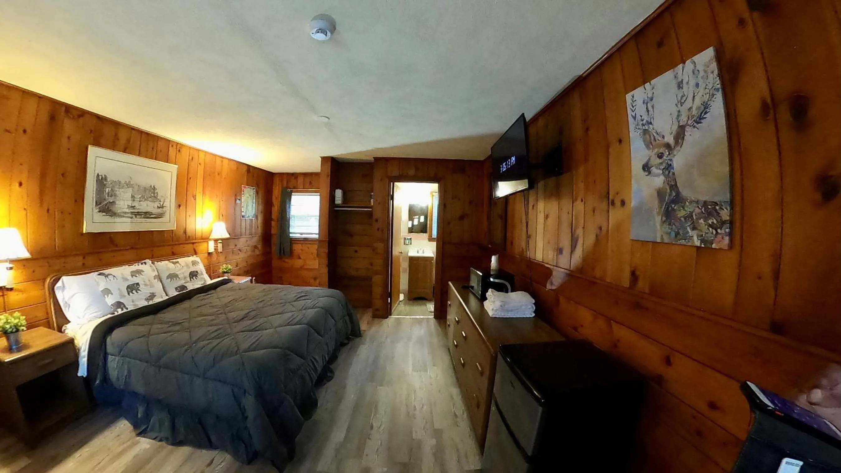 TV and multimedia, Bed in Heart of the Berkshires Motel