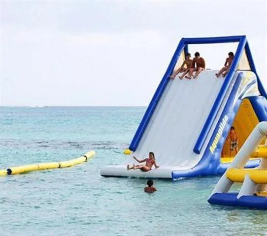 children in Appartamenti in Cadaques Caribe