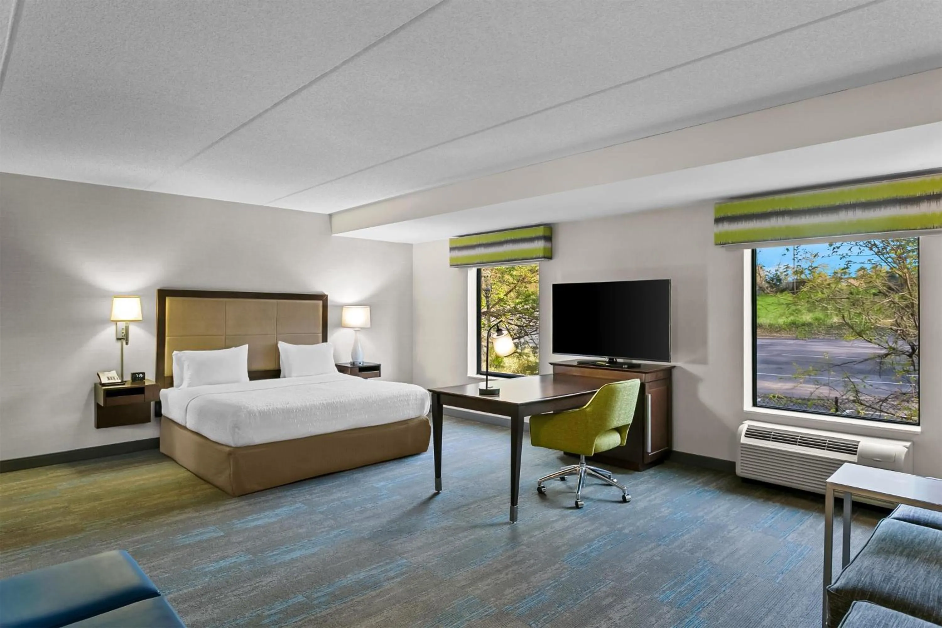 Bedroom, Bed in Hampton Inn & Suites Baltimore/Woodlawn