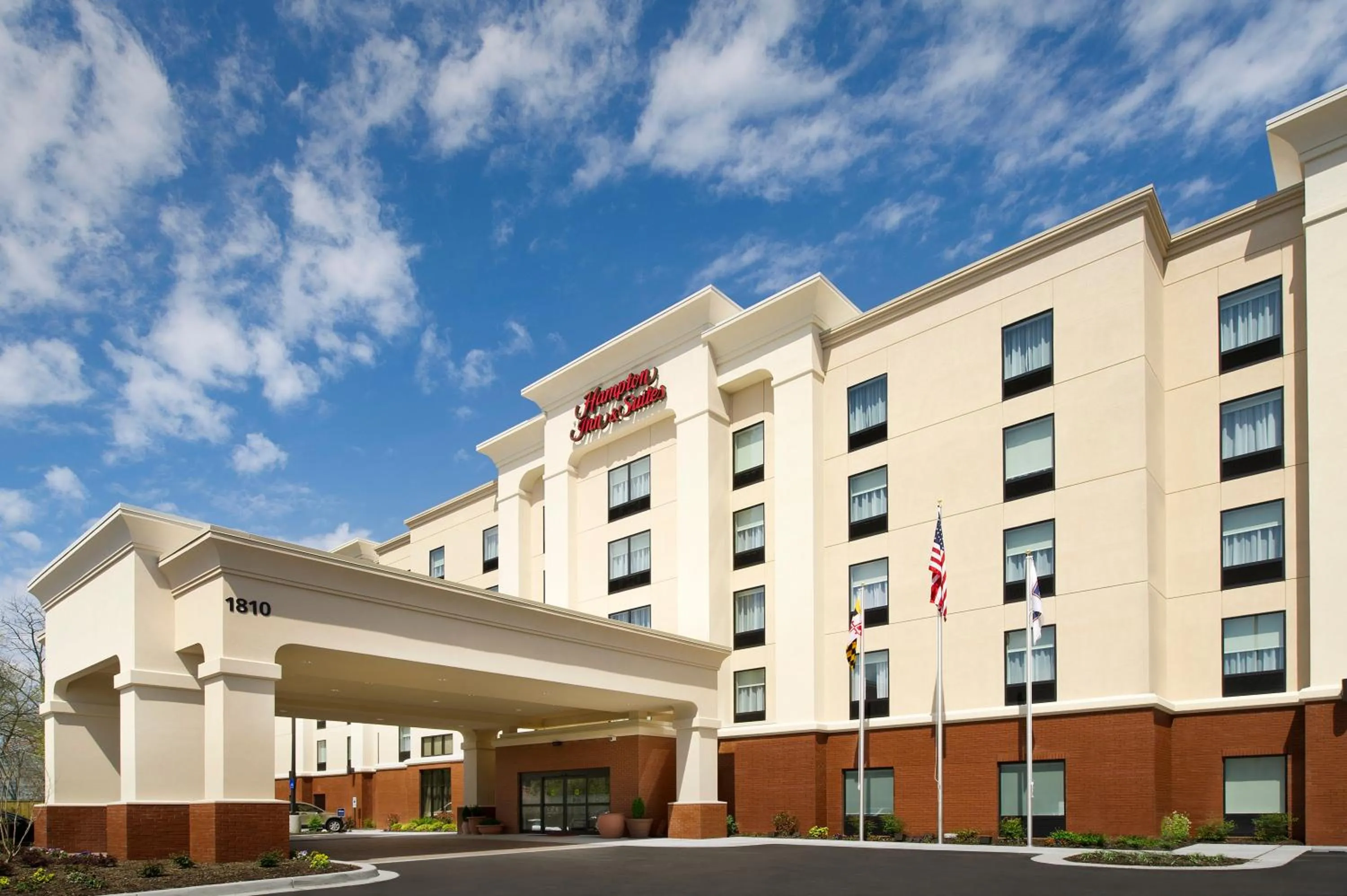 Facade/entrance in Hampton Inn & Suites Baltimore/Woodlawn