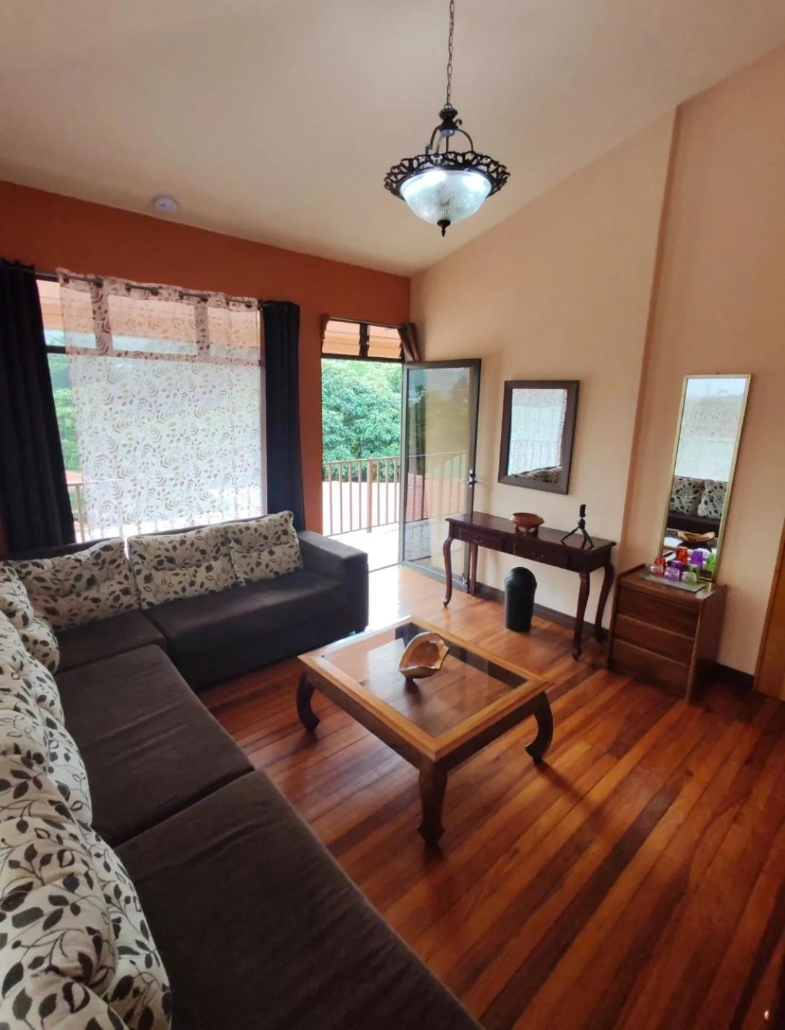 Communal lounge/ TV room in Mi Casa Su Casa Monteverde