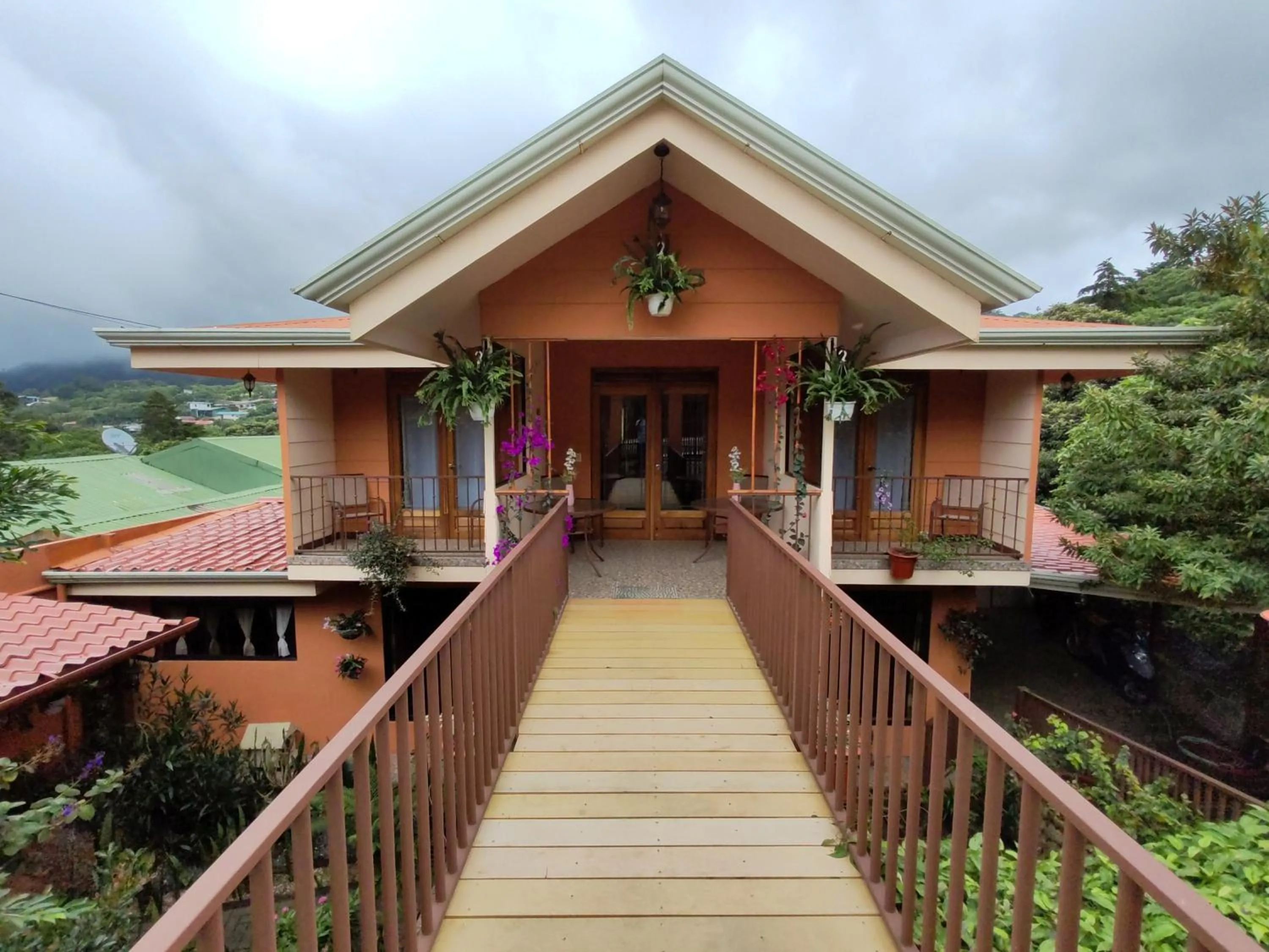 Property building in Mi Casa Su Casa Monteverde