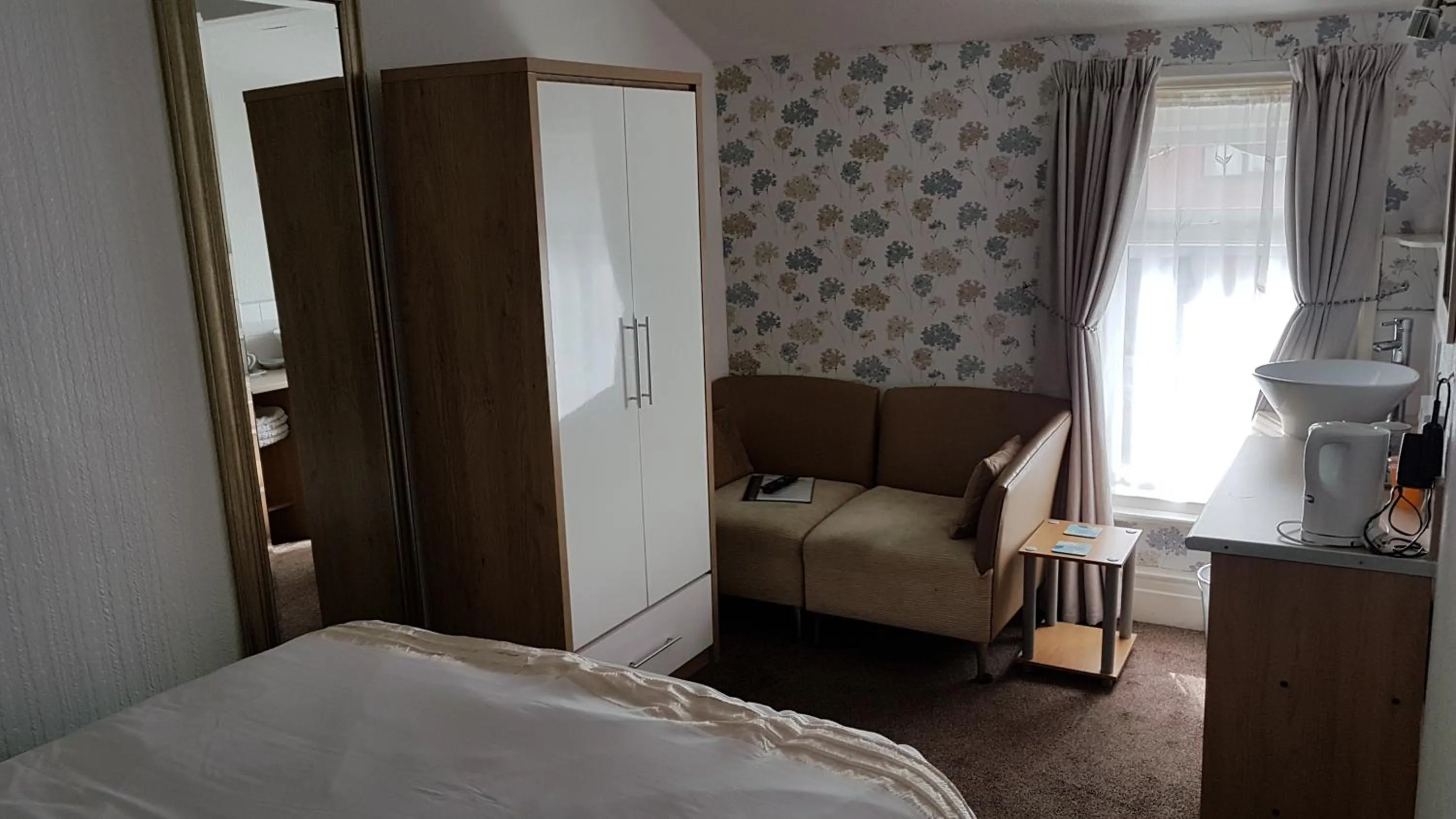 Seating area, Bed in Blackpool Lodge