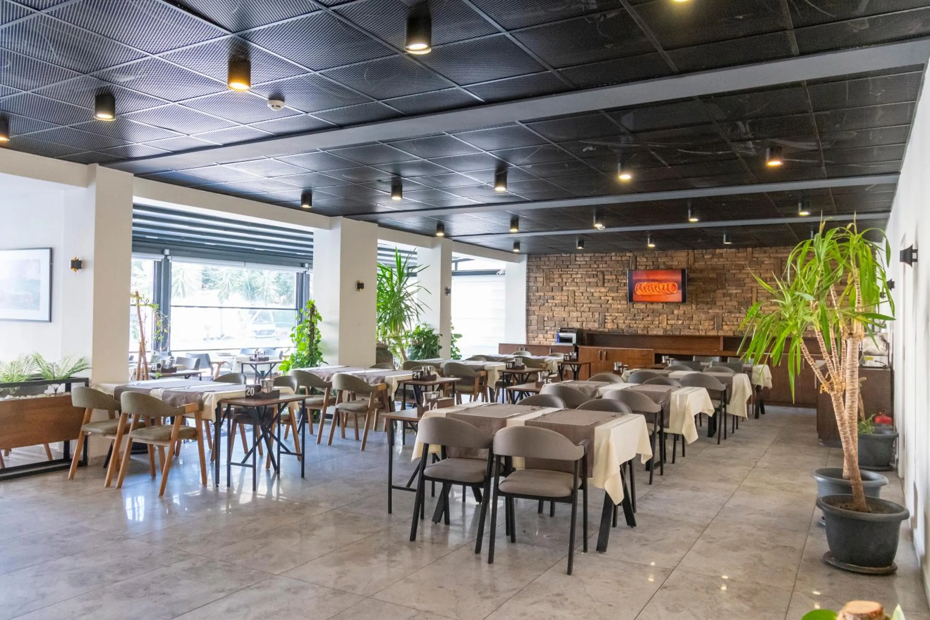 Restaurant/places to eat in Dorana Hotel