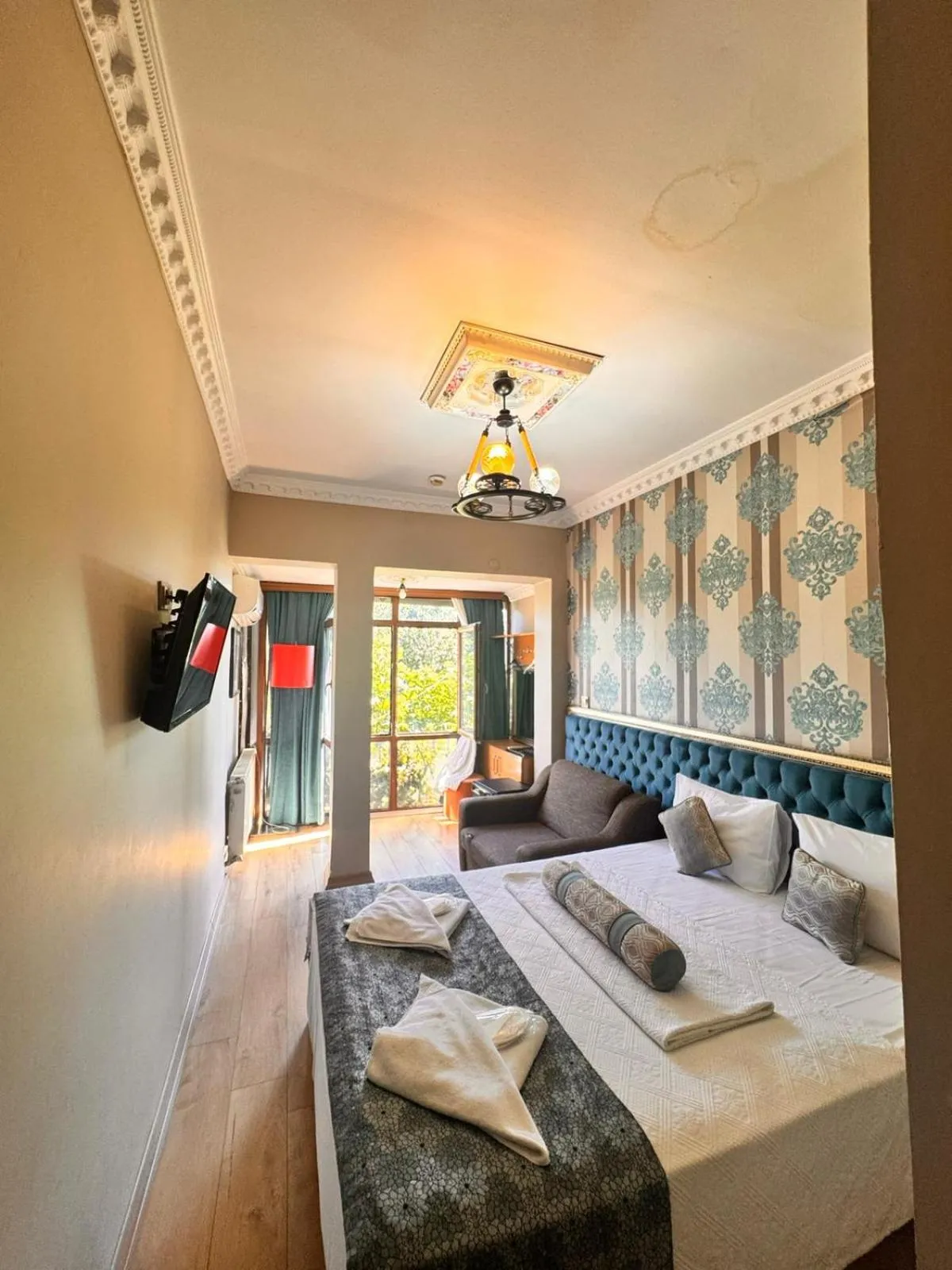 Photo of the whole room, Bed in GOLDEN PALACE SEA ViEW