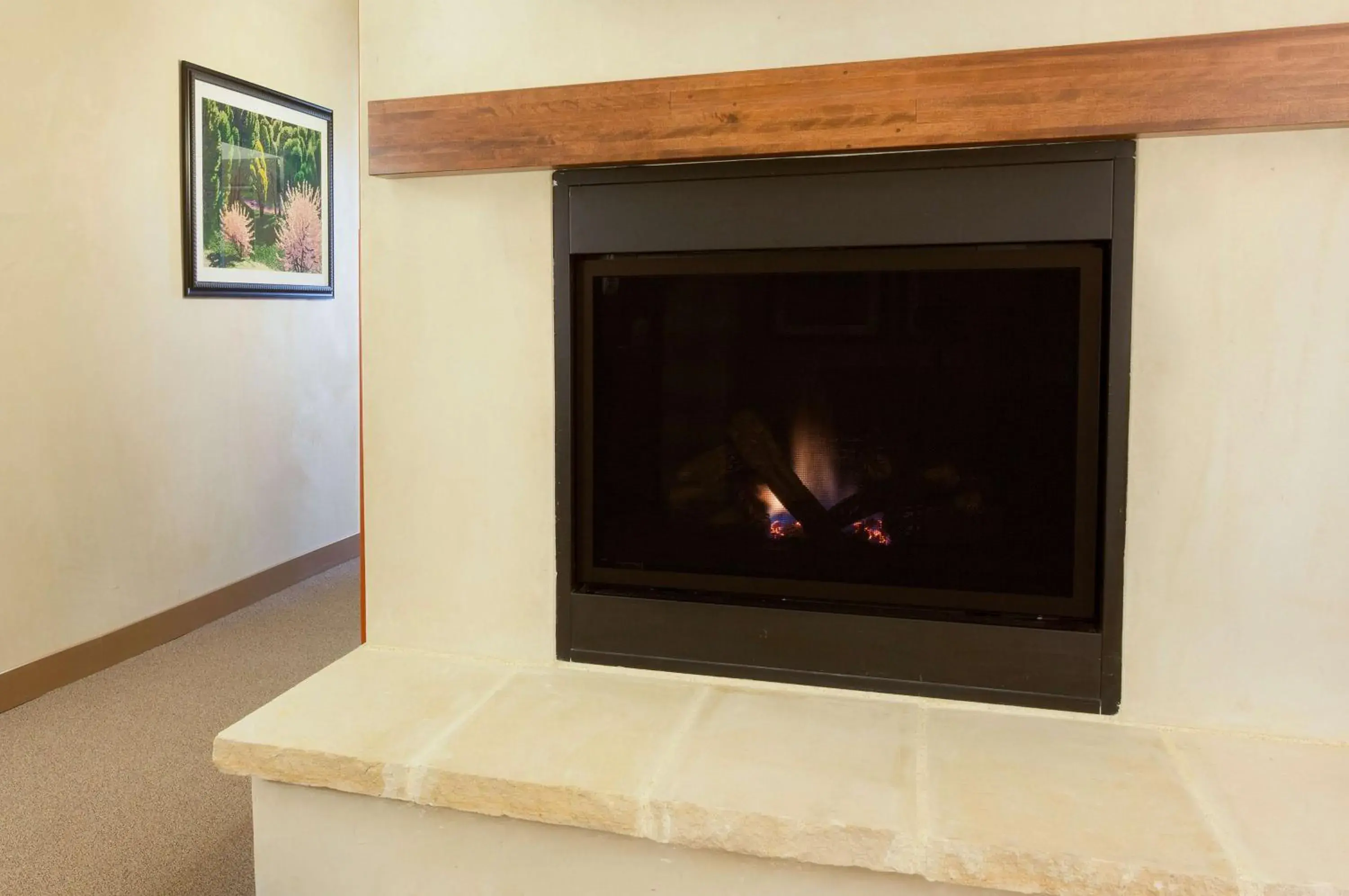 Superior King Room with Fireplace and Whirlpool Tub in Drury Plaza Hotel in Santa Fe Superior King Room with Fireplace and Whirlpool Tub in Drury Plaza Hotel in Santa Fe