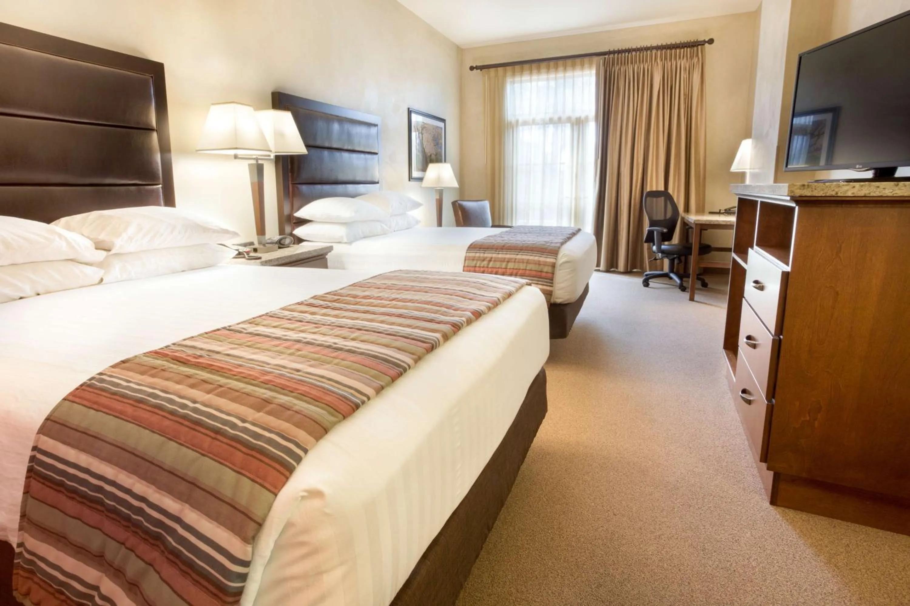 Bedroom, Bed in Drury Plaza Hotel in Santa Fe