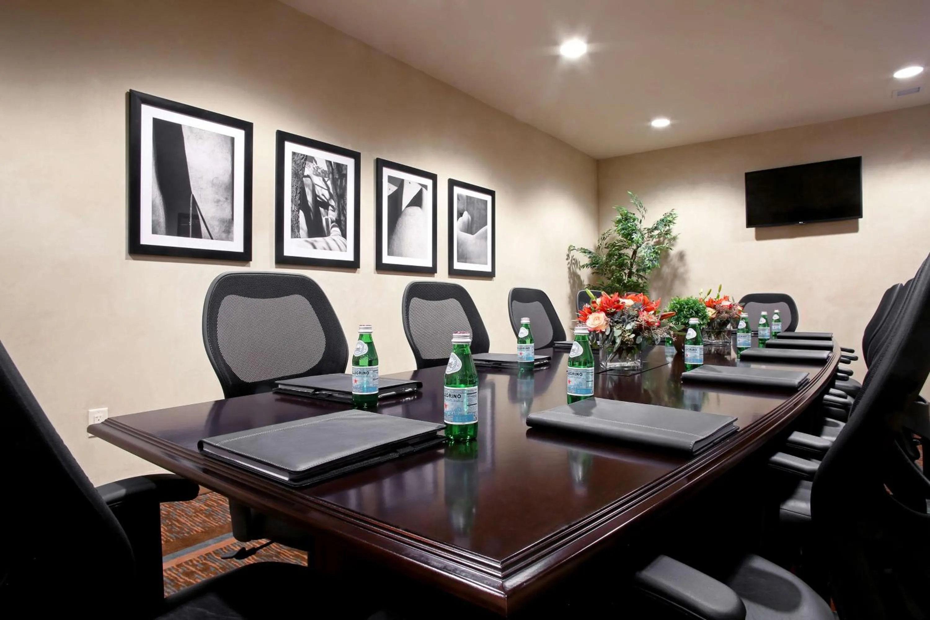 Meeting/conference room in Drury Plaza Hotel in Santa Fe