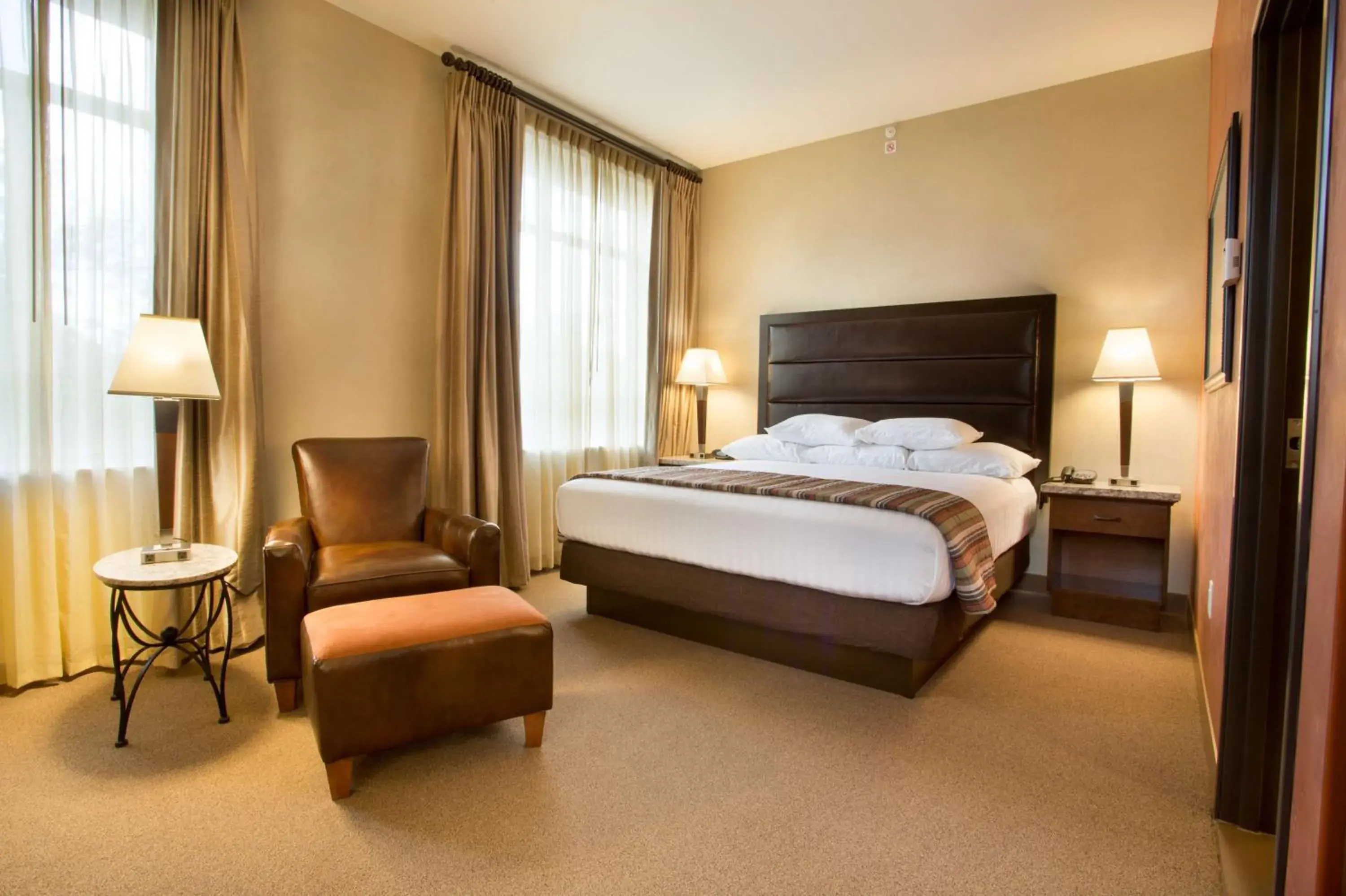 Superior King Room with Terrace in Drury Plaza Hotel in Santa Fe Superior King Room with Terrace in Drury Plaza Hotel in Santa Fe