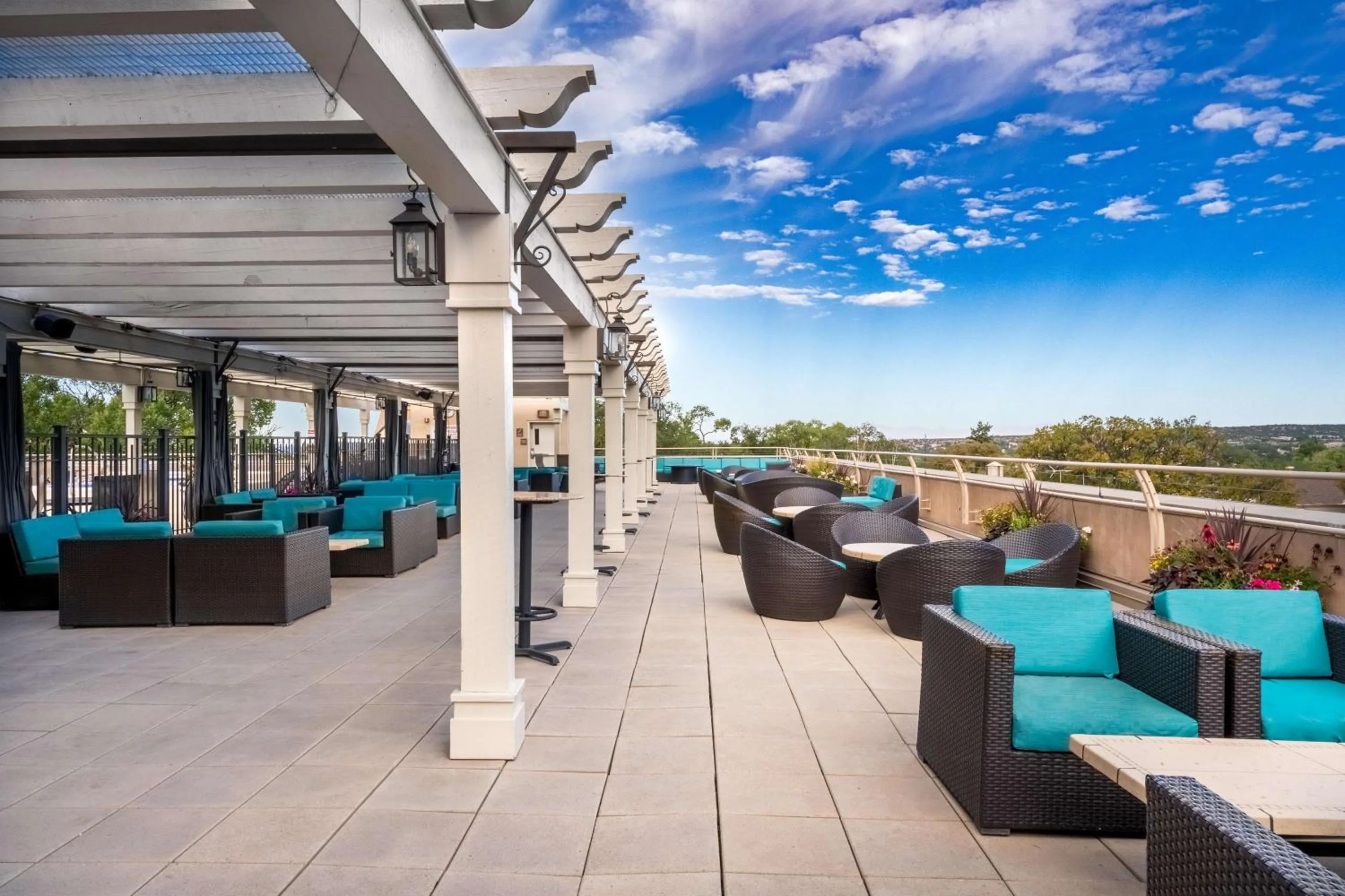 Lounge or bar in Drury Plaza Hotel in Santa Fe