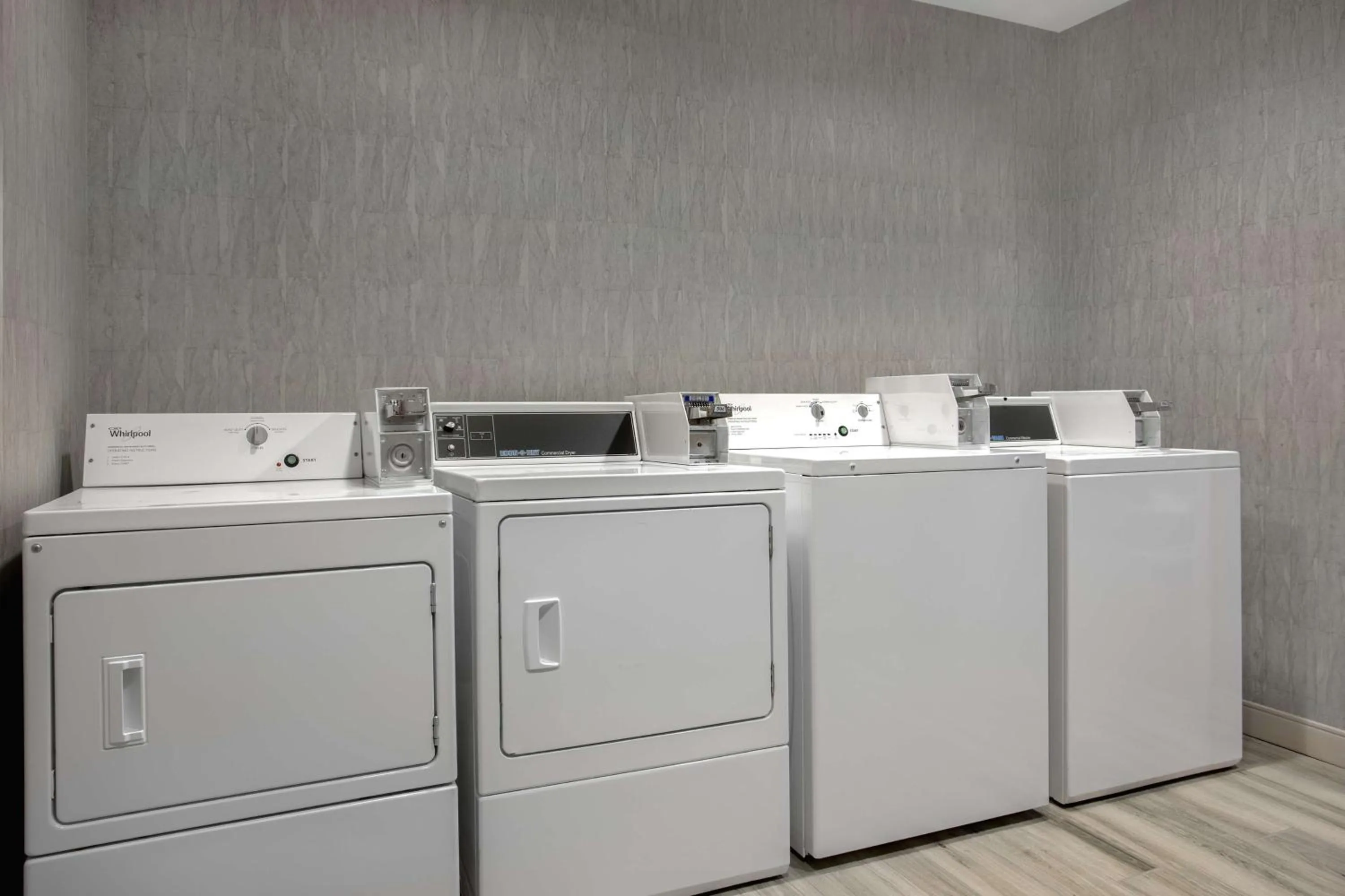 laundry in Home2 Suites By Hilton Omaha West