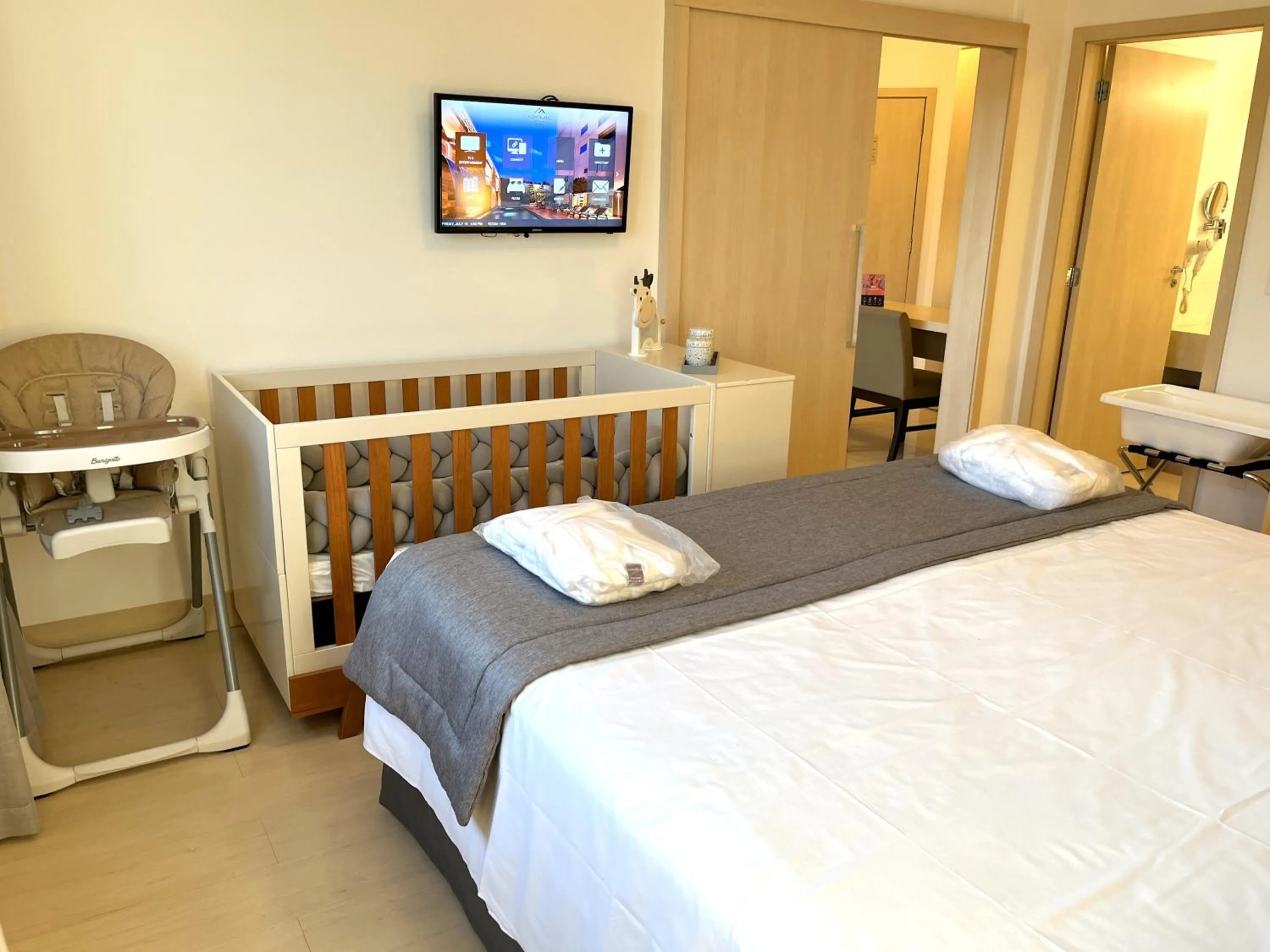 Bed in Hotel Mont Blanc Premium