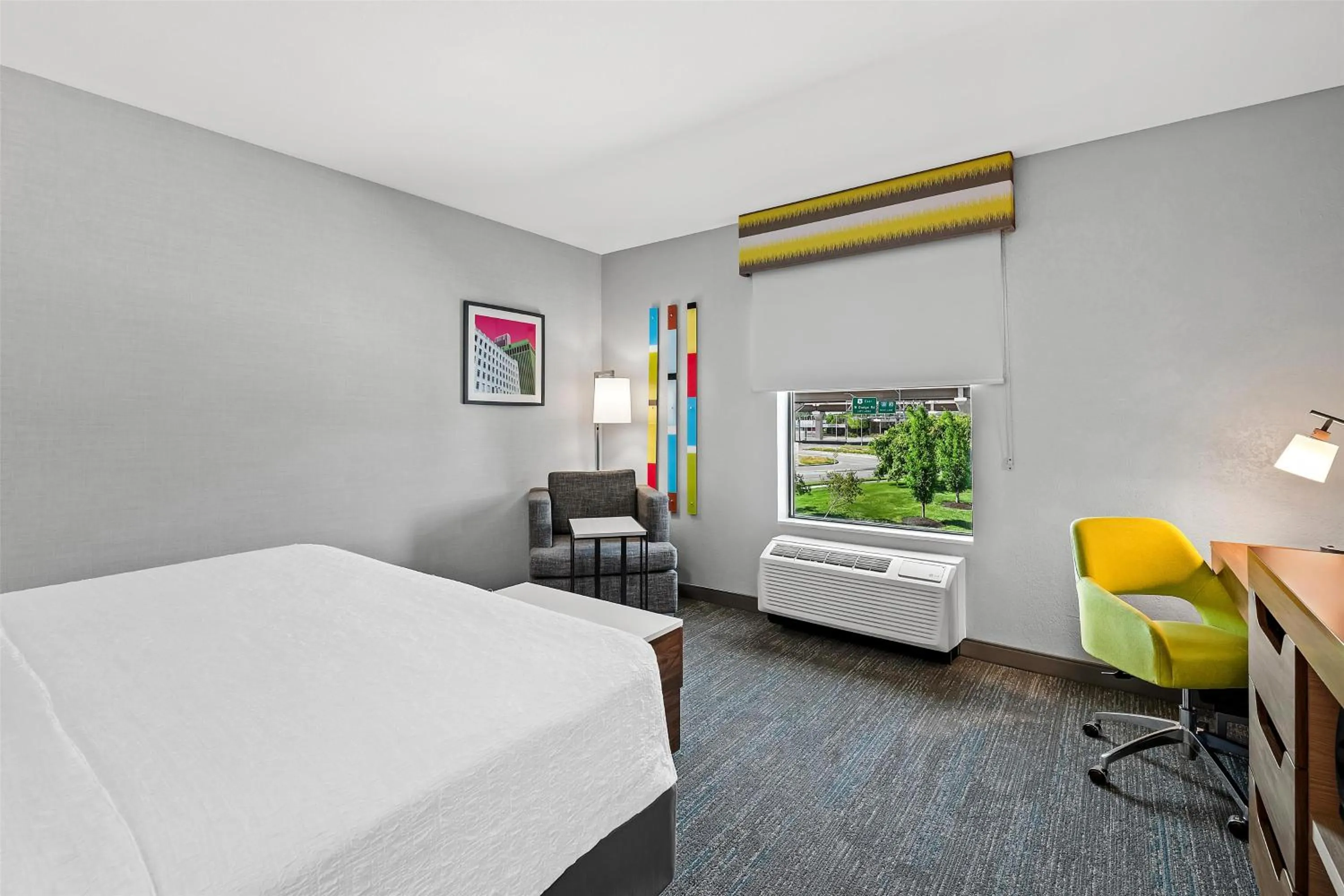 Bed in Hampton Inn Omaha/West Dodge Road, Old Mill