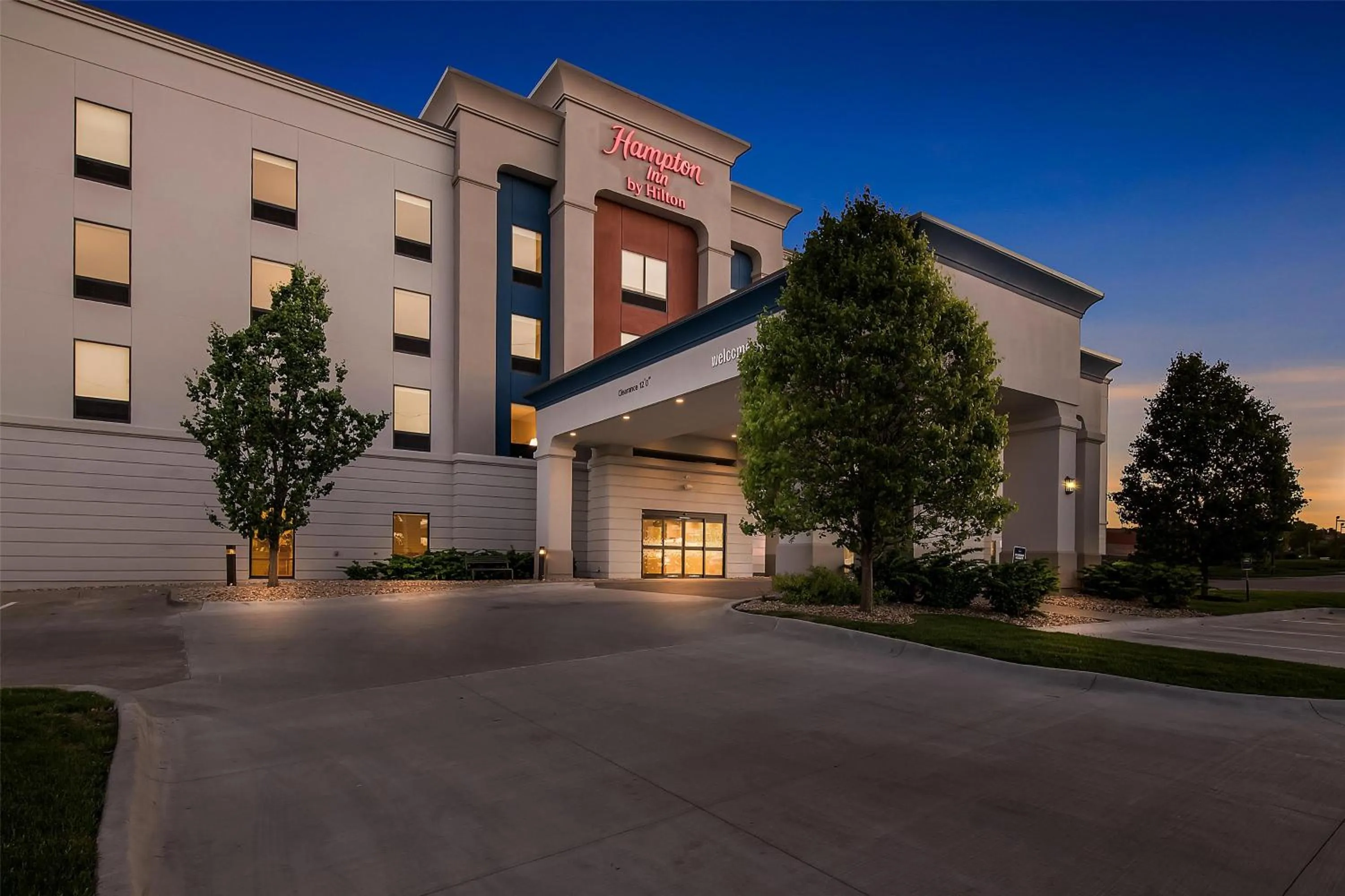 Property building in Hampton Inn Omaha/West Dodge Road, Old Mill