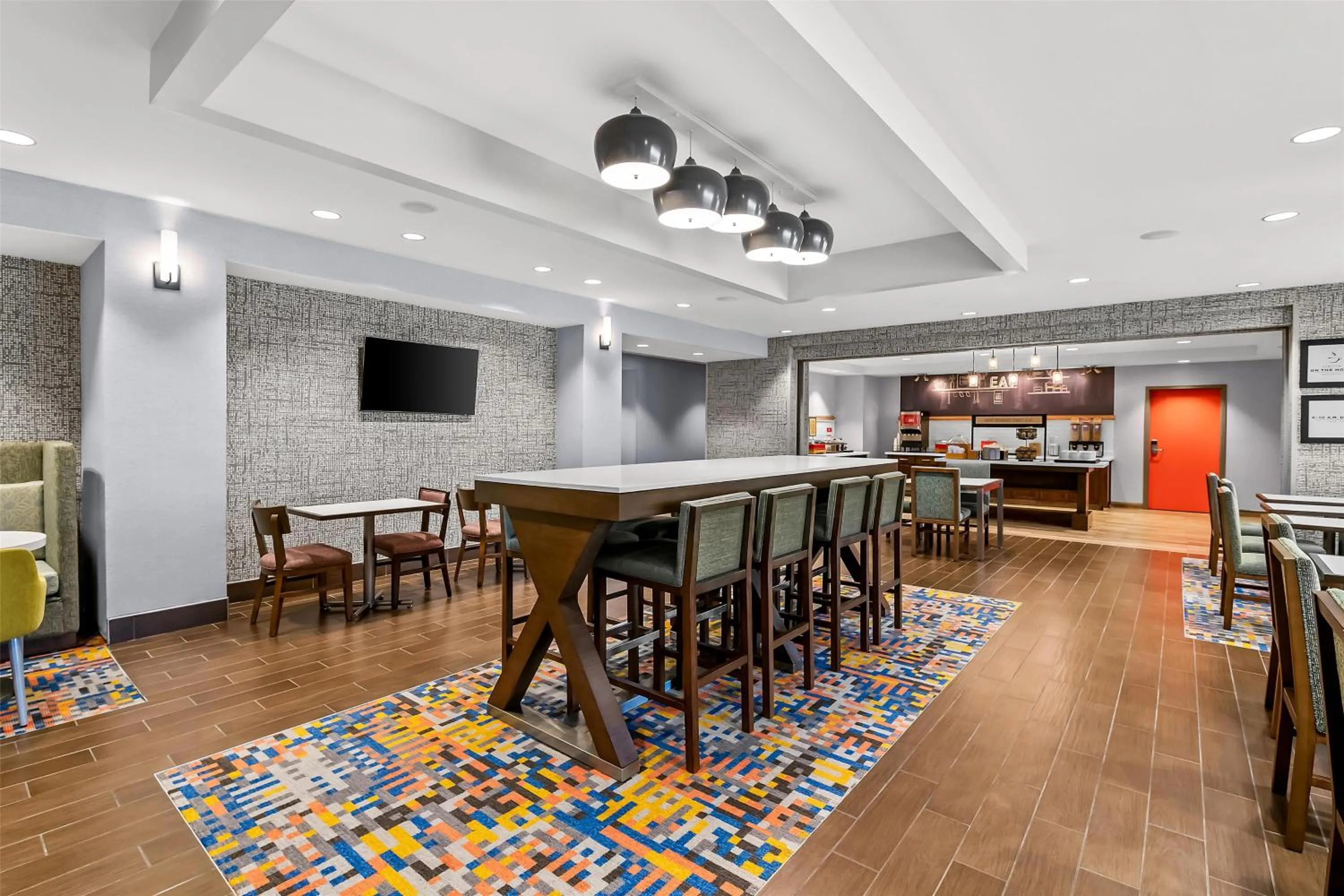 Breakfast in Hampton Inn Omaha/West Dodge Road, Old Mill