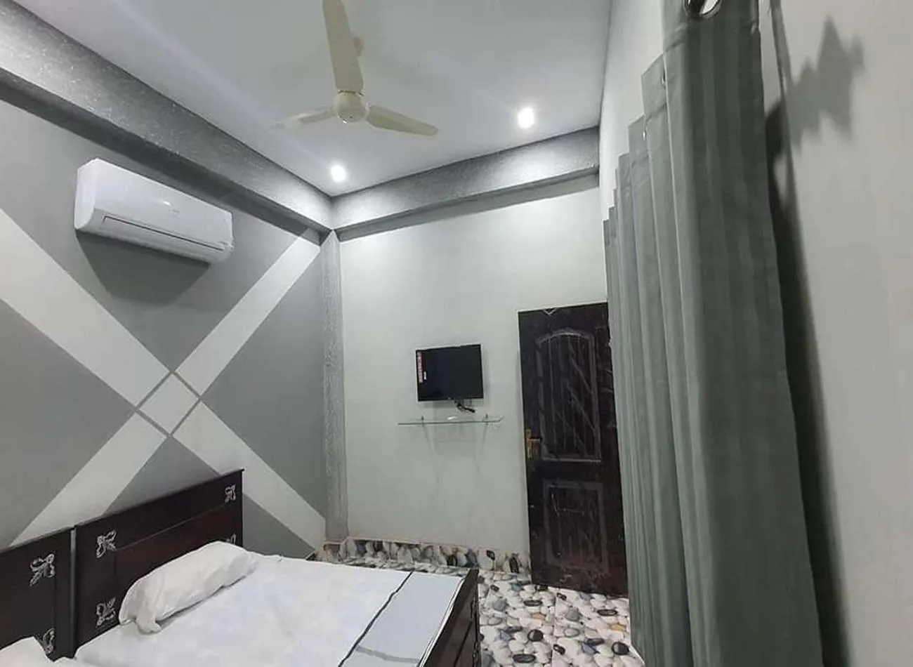 Bed in Al Qadir Residence