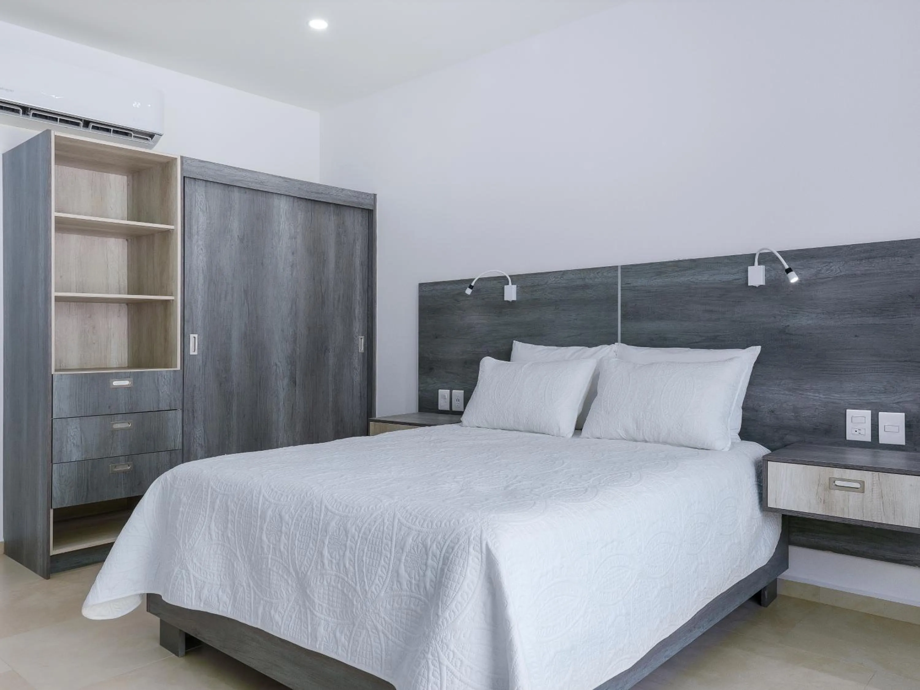 wardrobe, Bed in Casa Xtao Hotel