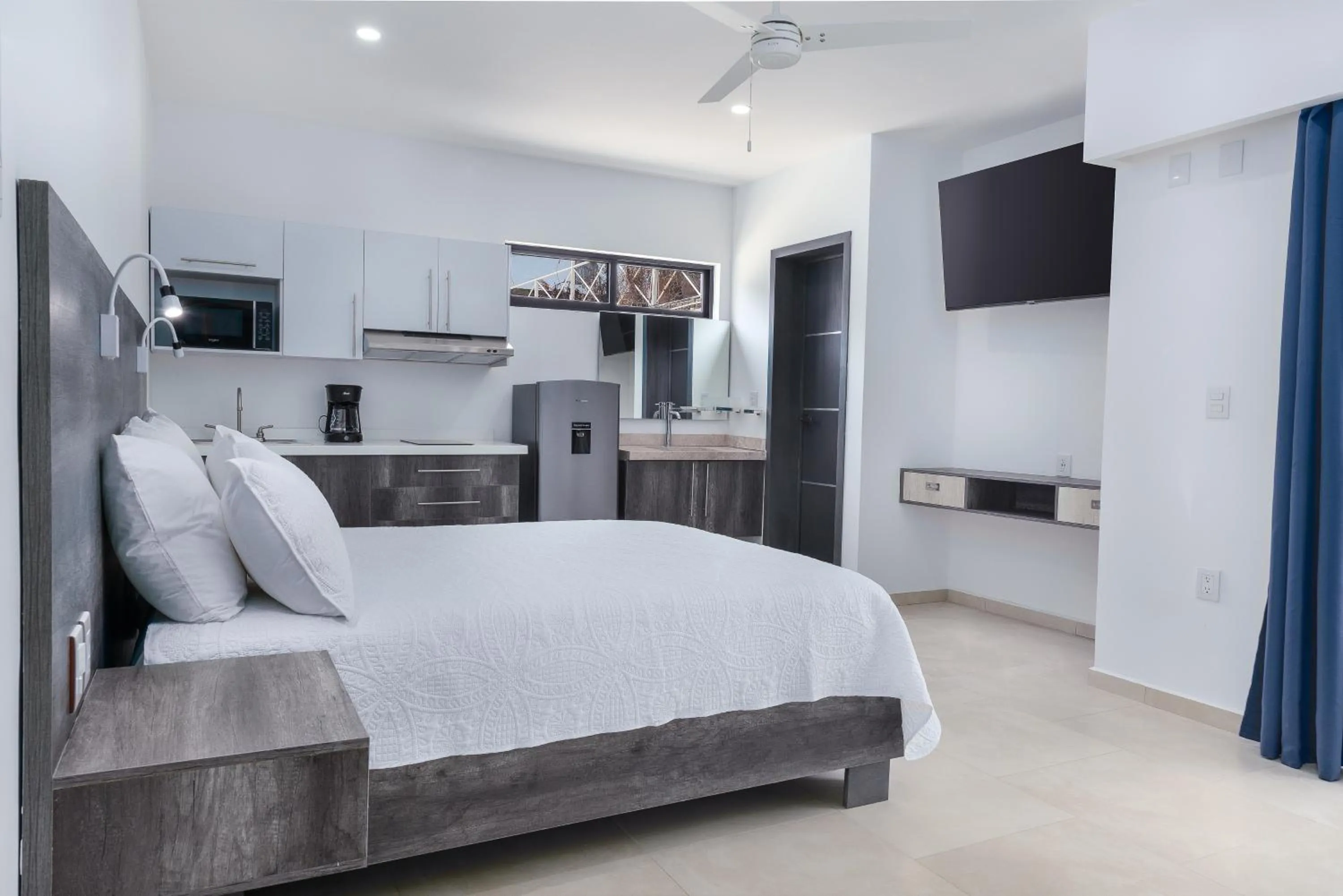 Kitchen or kitchenette, Bed in Casa Xtao Hotel