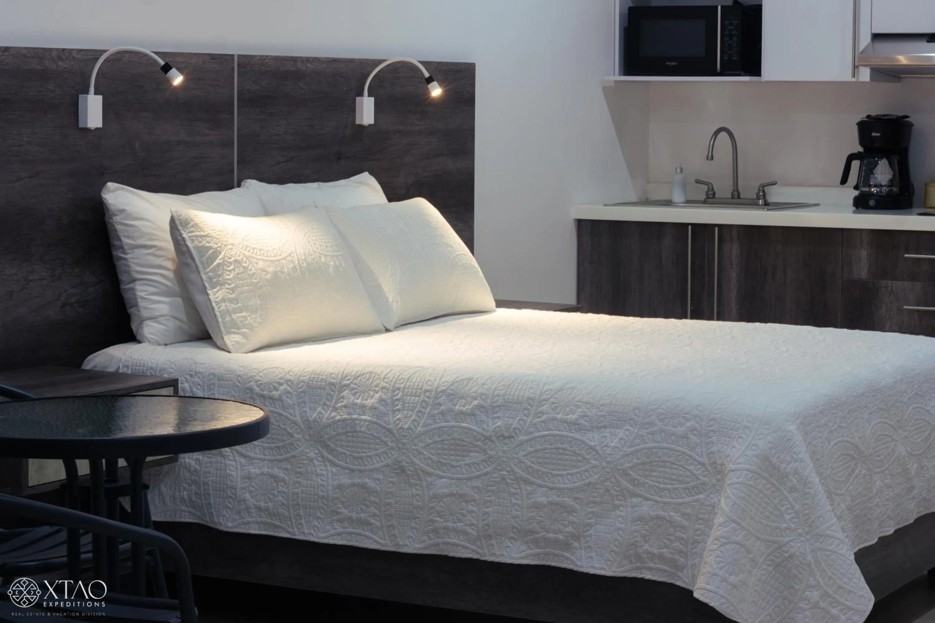 Kitchen or kitchenette, Bed in Casa Xtao Hotel