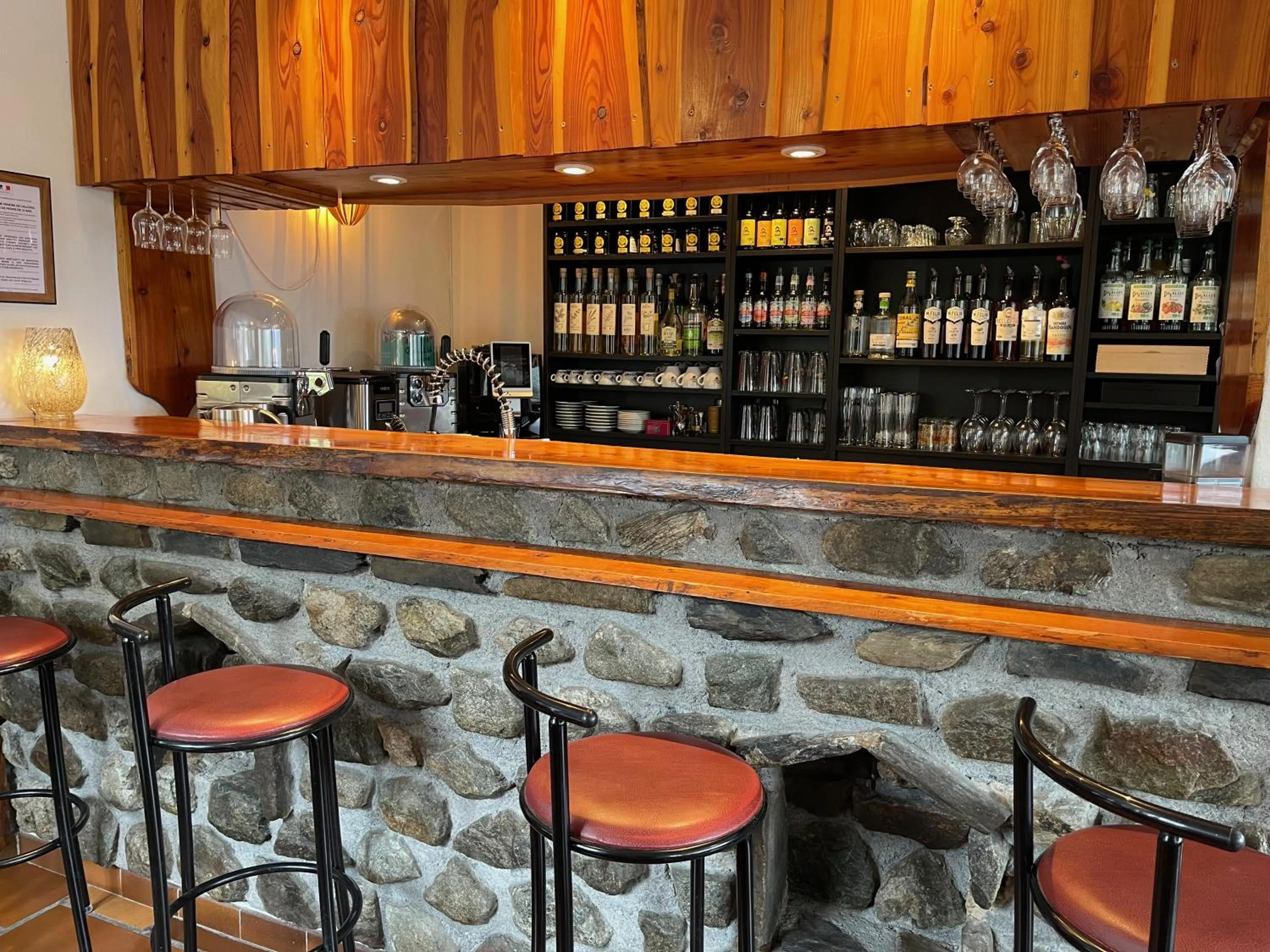 Lounge or bar in Hôtel Chalet Le Panoramique