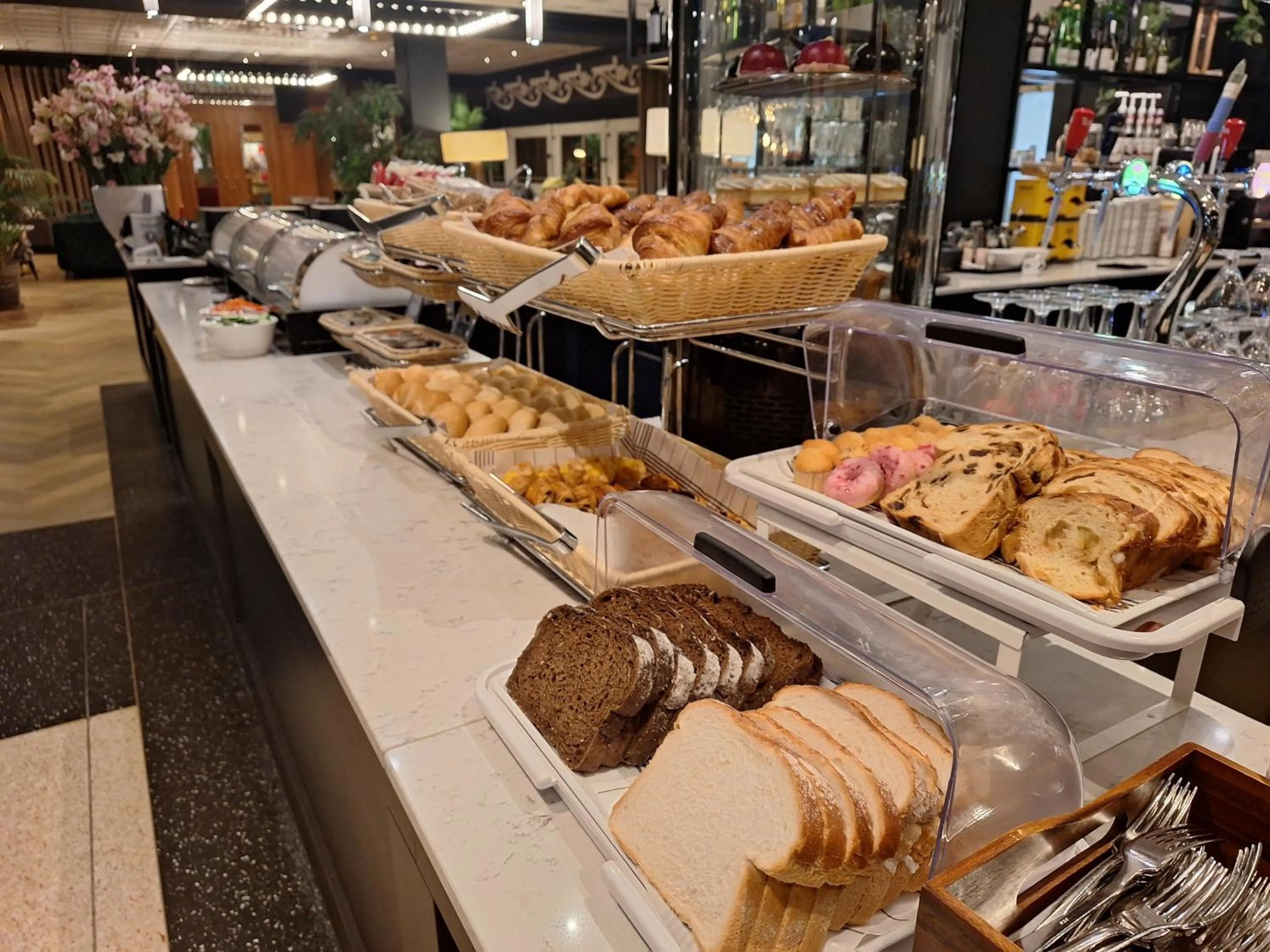 Breakfast in Hotel Theater Figi