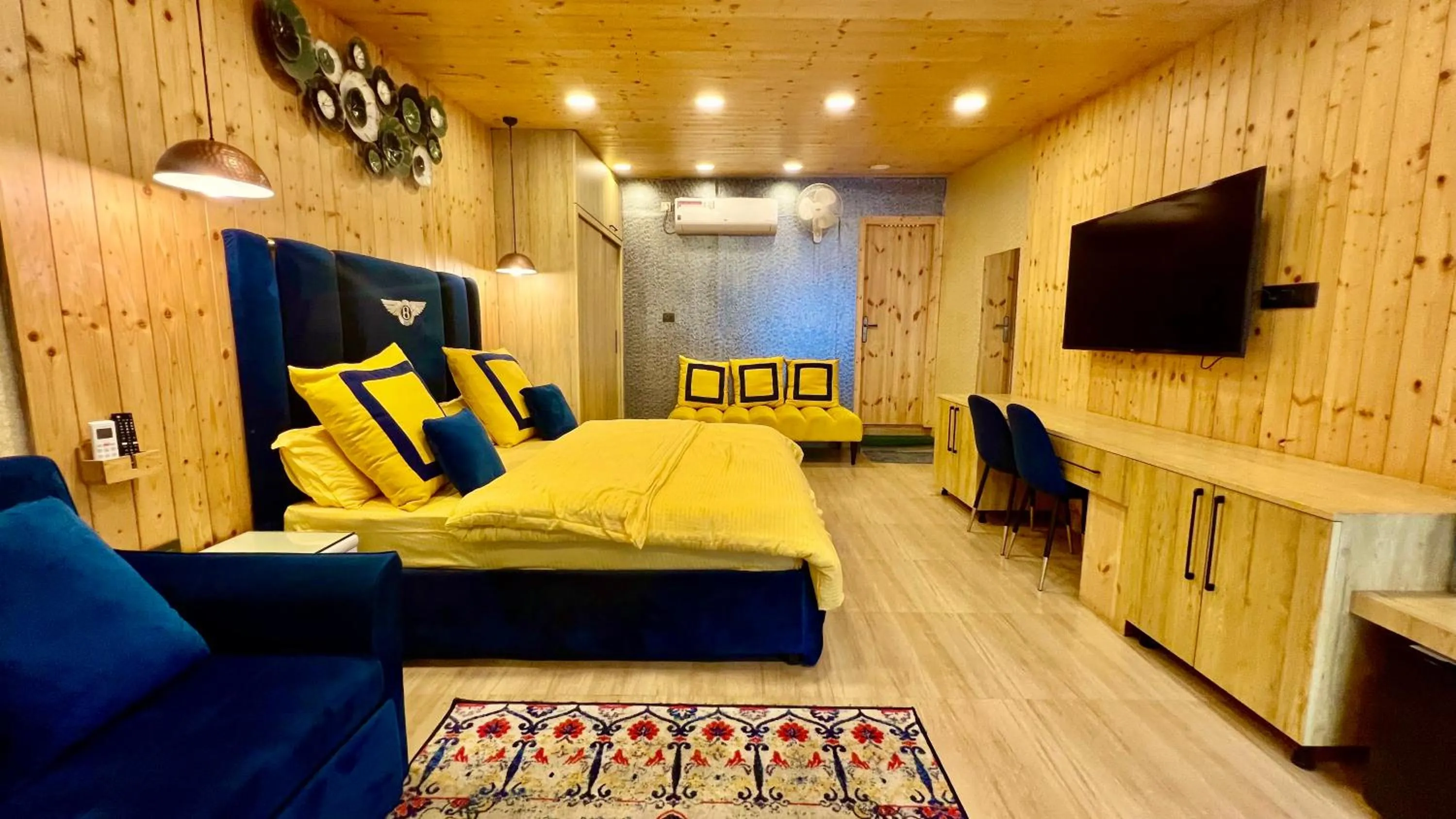 Bedroom, Bed in Clarence Cottage