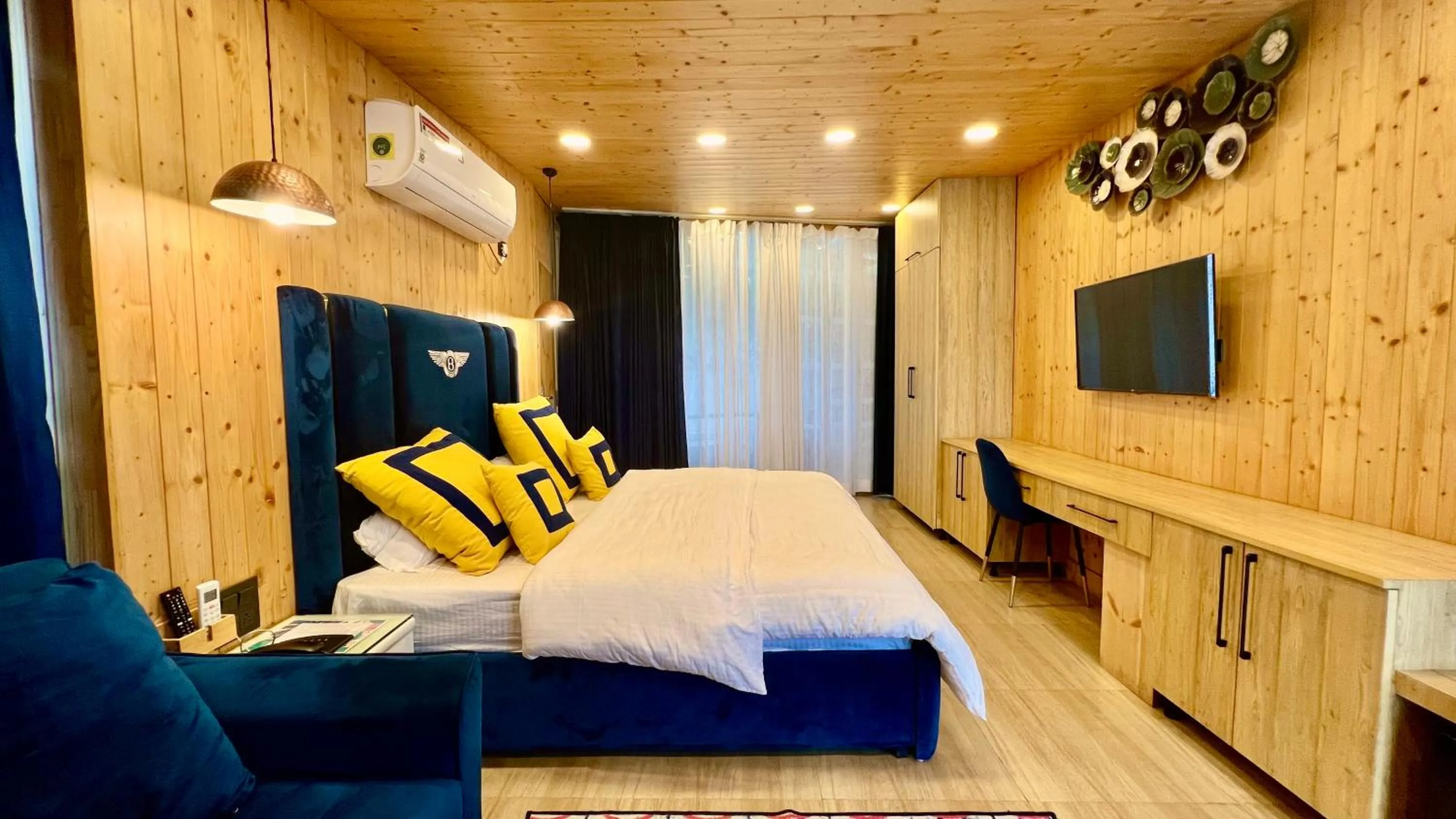 Bedroom, Bed in Clarence Cottage