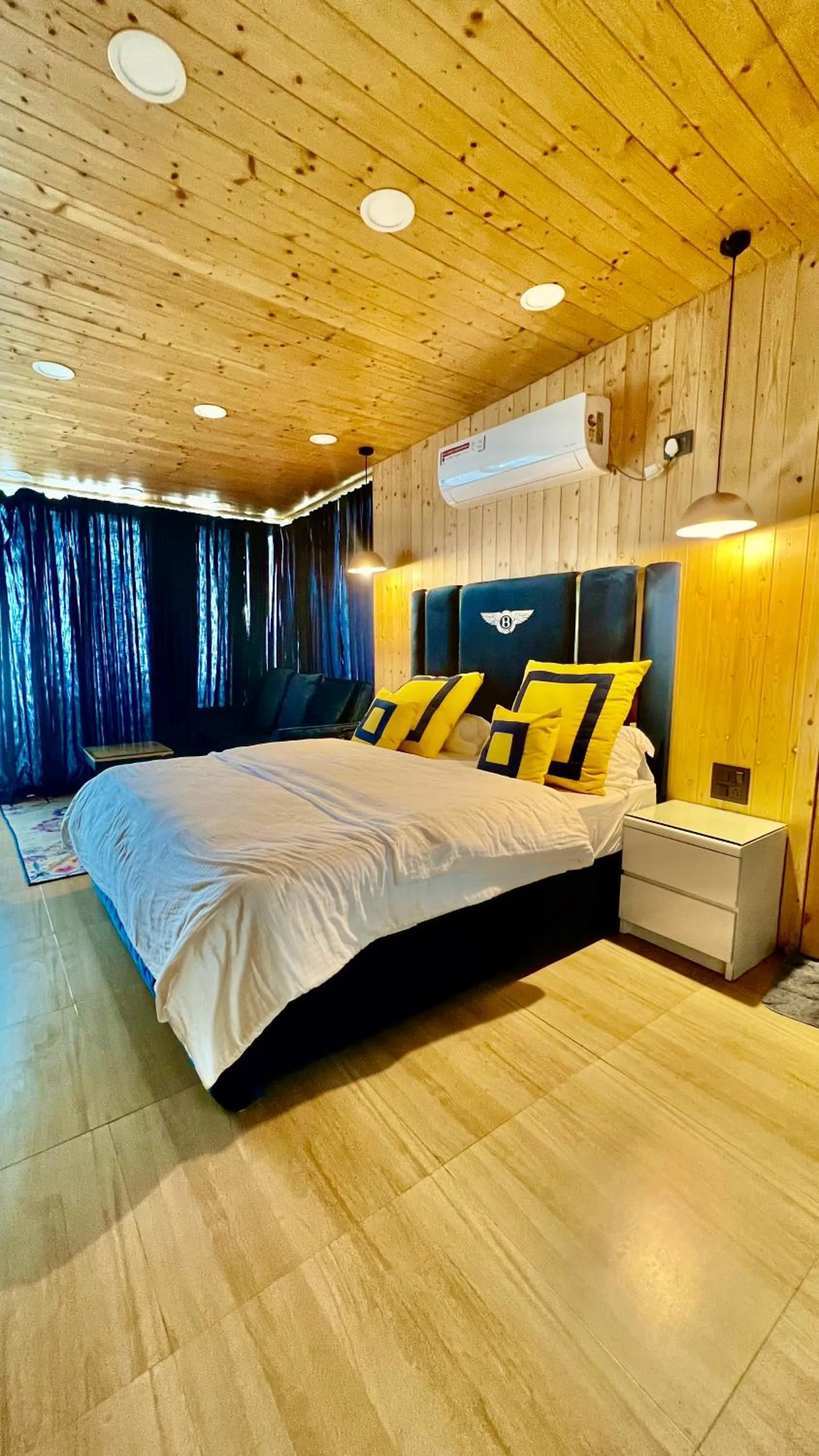 Bedroom, Bed in Clarence Cottage