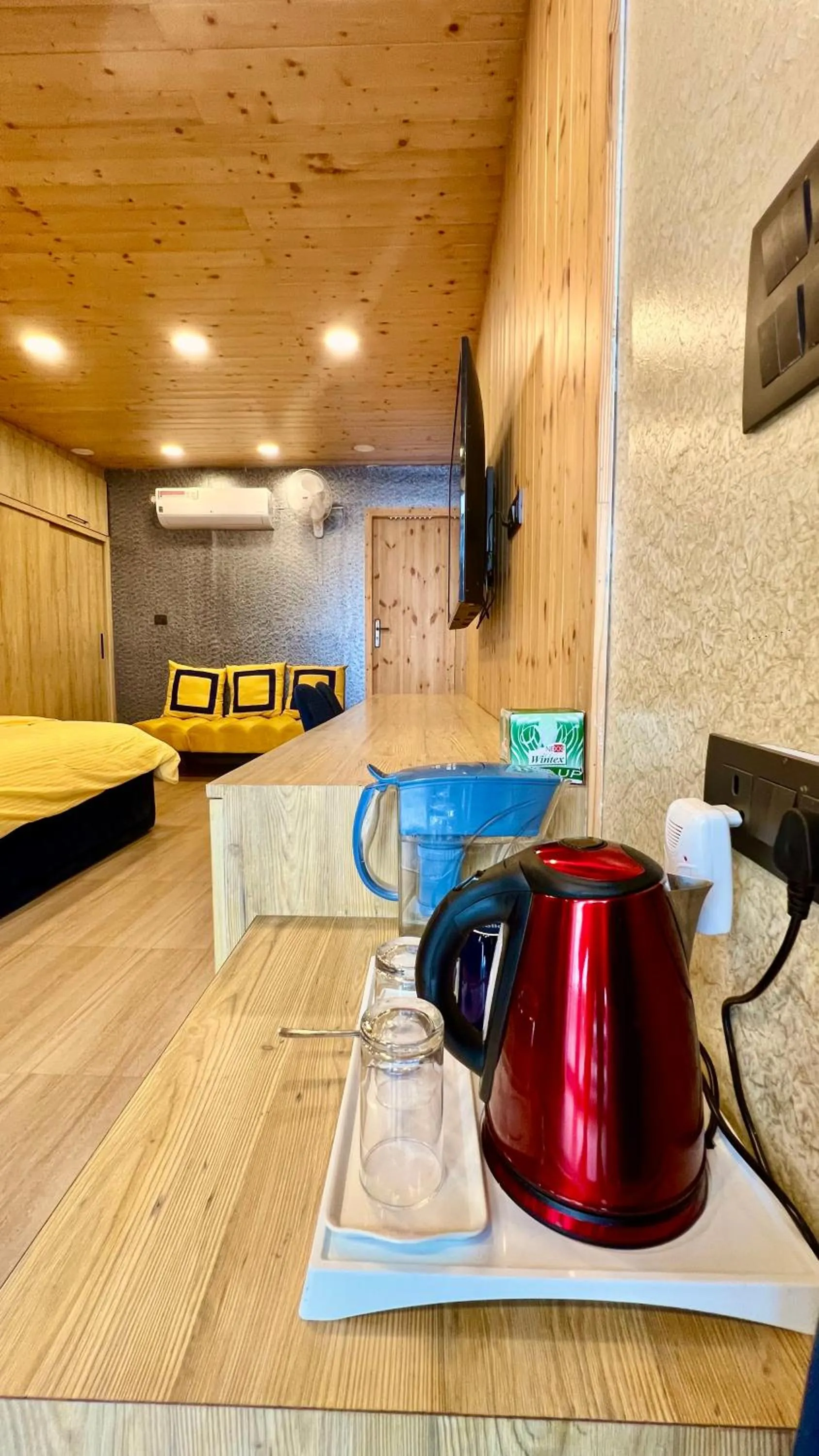 Bedroom, Bed in Clarence Cottage