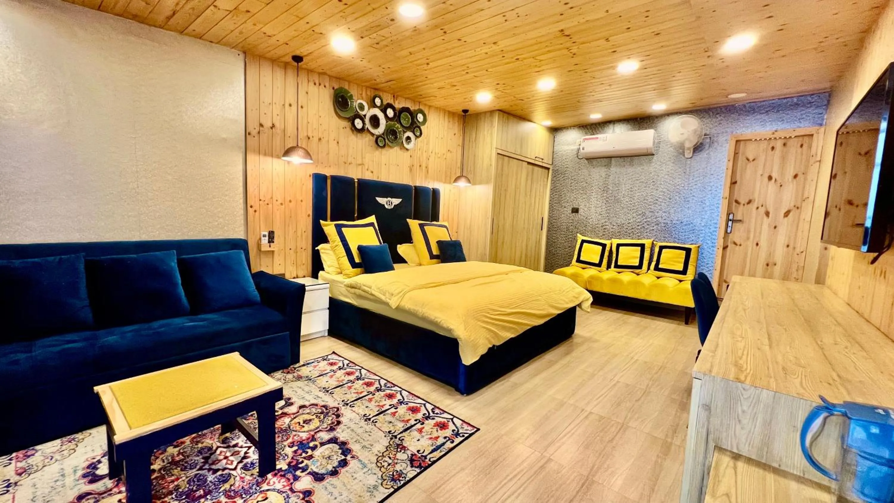 Bedroom, Bed in Clarence Cottage