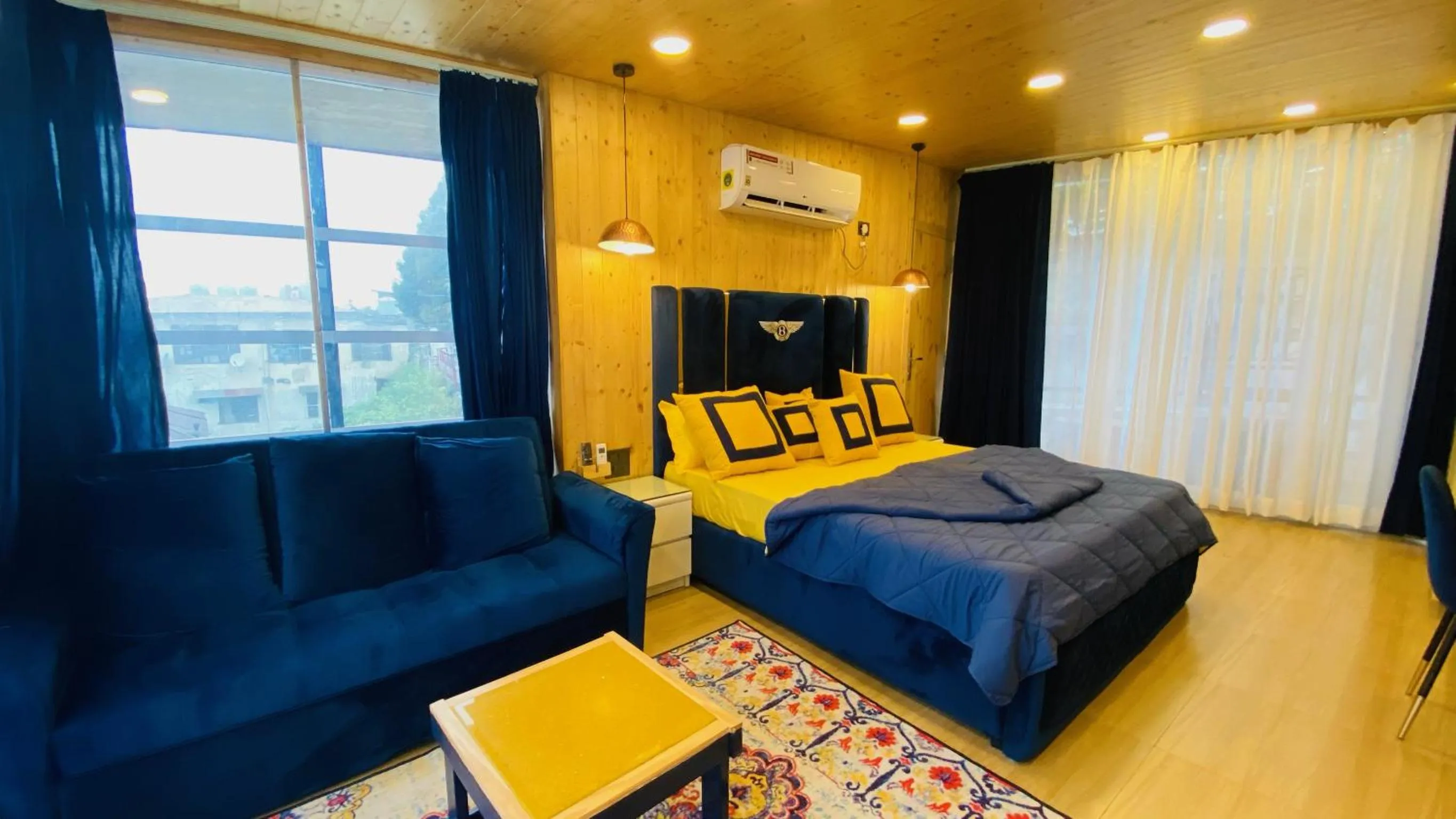 Bedroom, Bed in Clarence Cottage