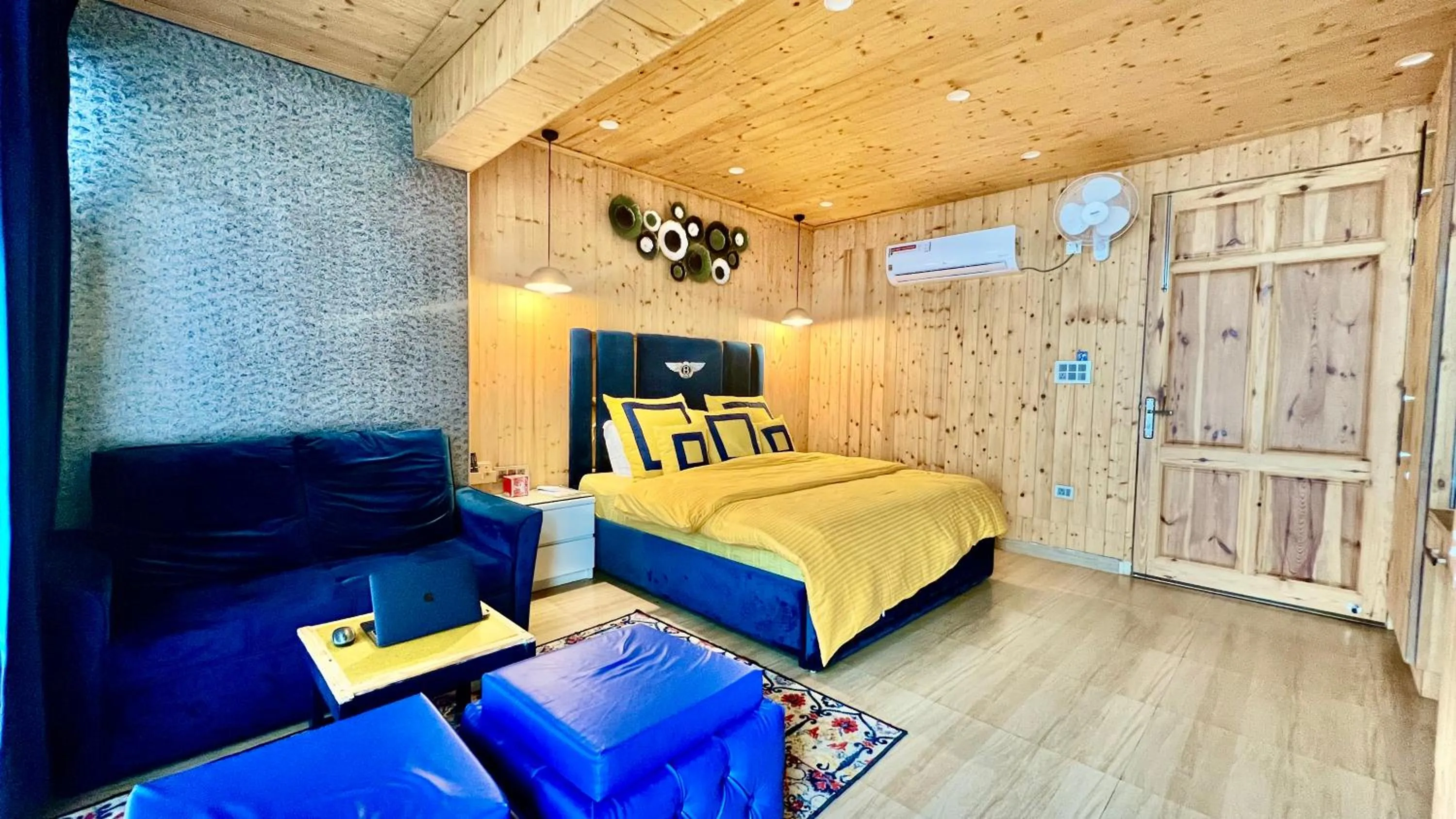 Bedroom, Bed in Clarence Cottage