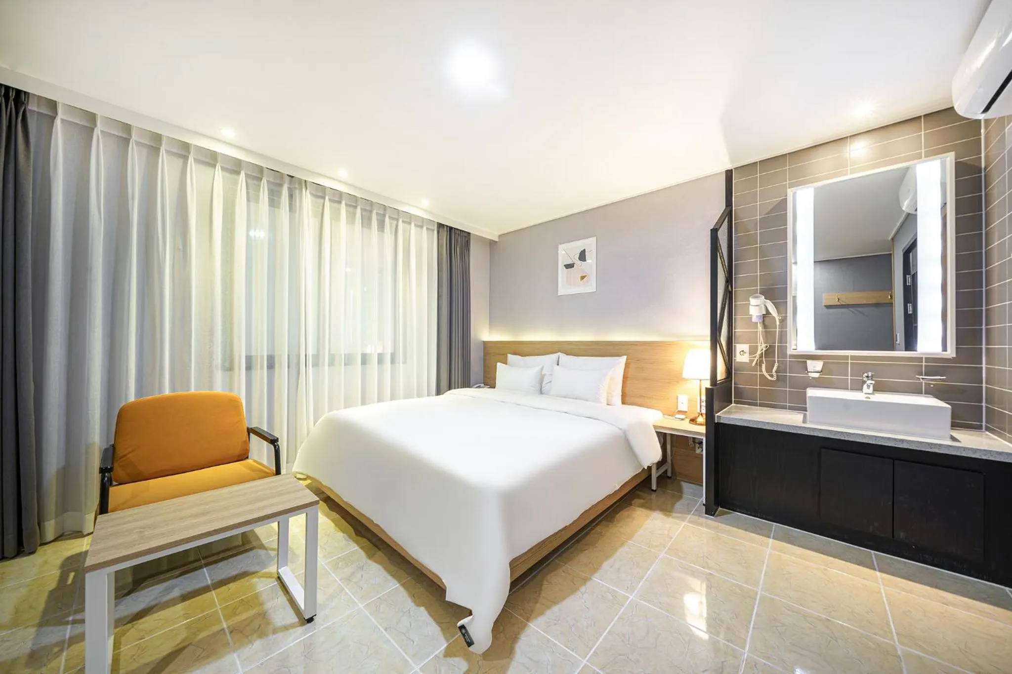 Bed in Brown Dot Hotel Angang
