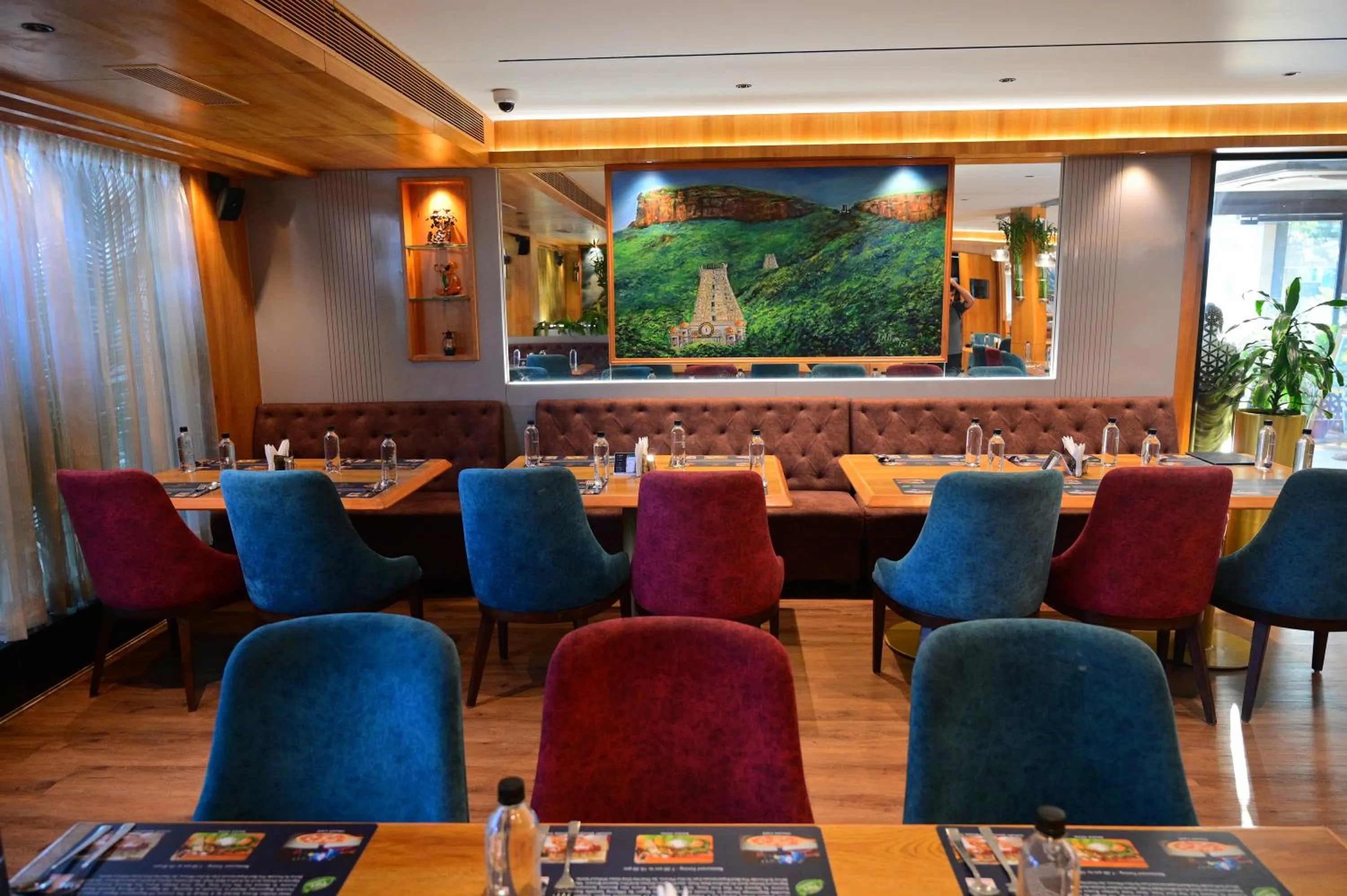 Restaurant/places to eat in Hotel Golden Riviera