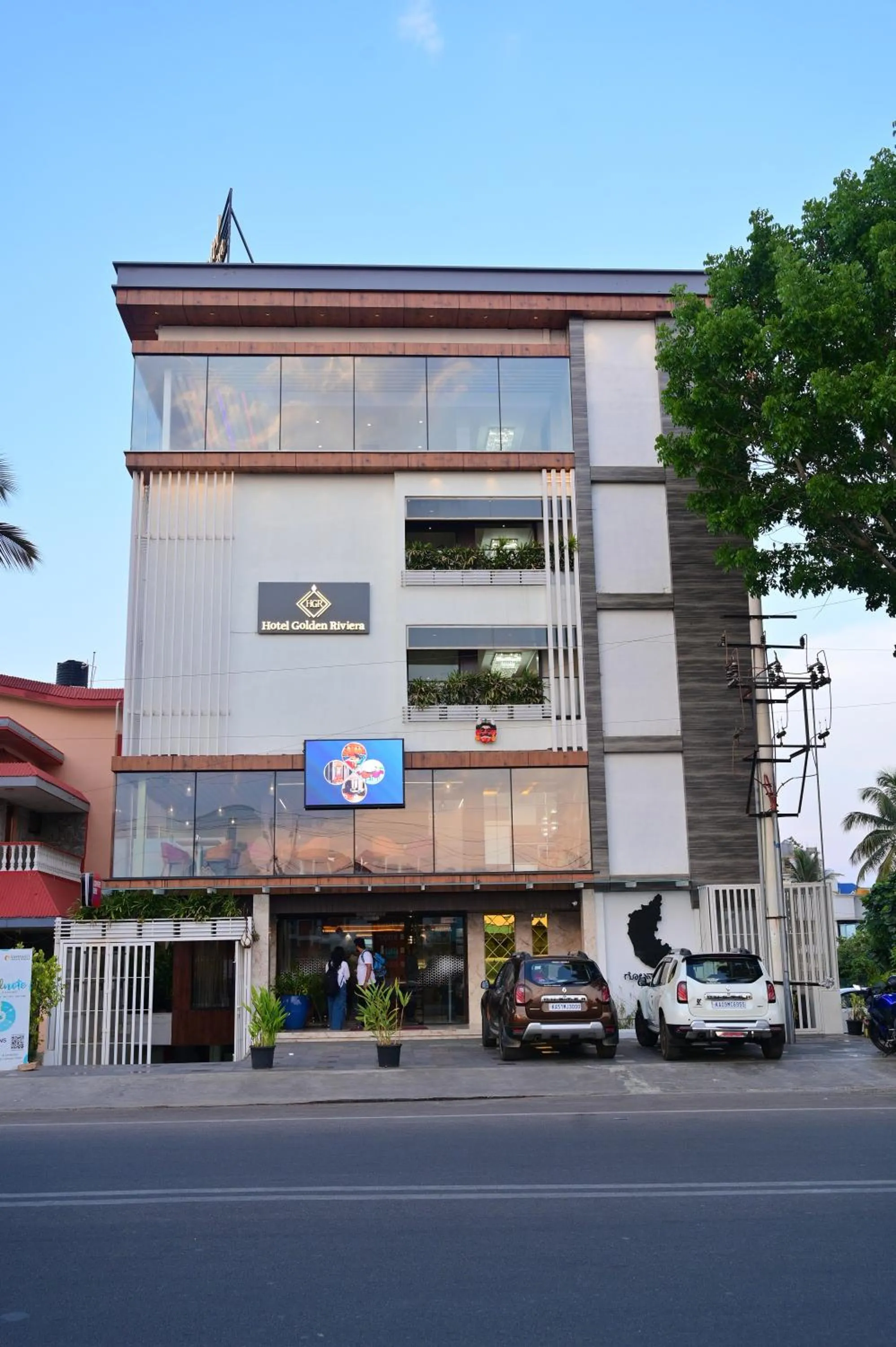 Property building in Hotel Golden Riviera