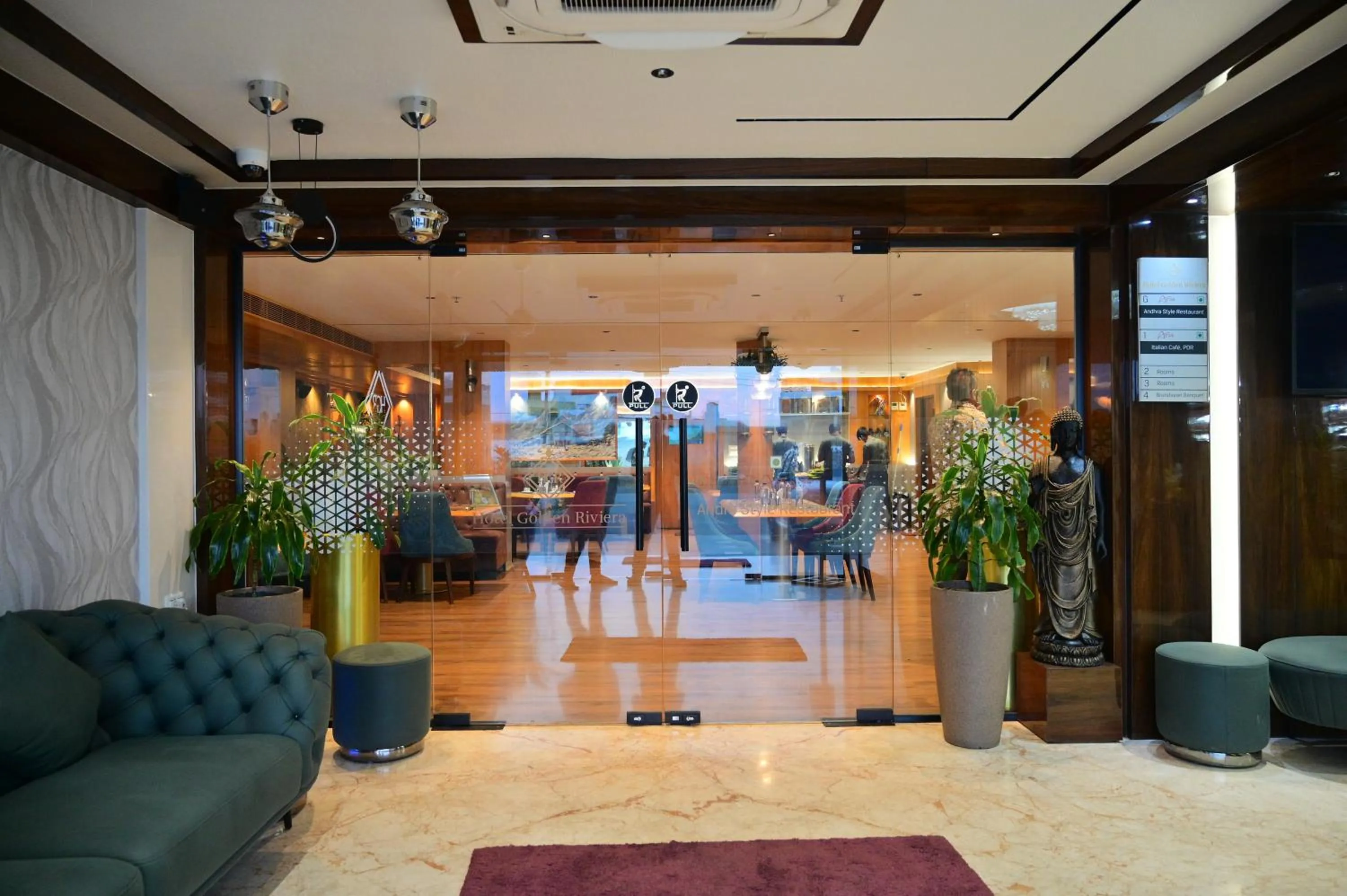 Facade/entrance in Hotel Golden Riviera