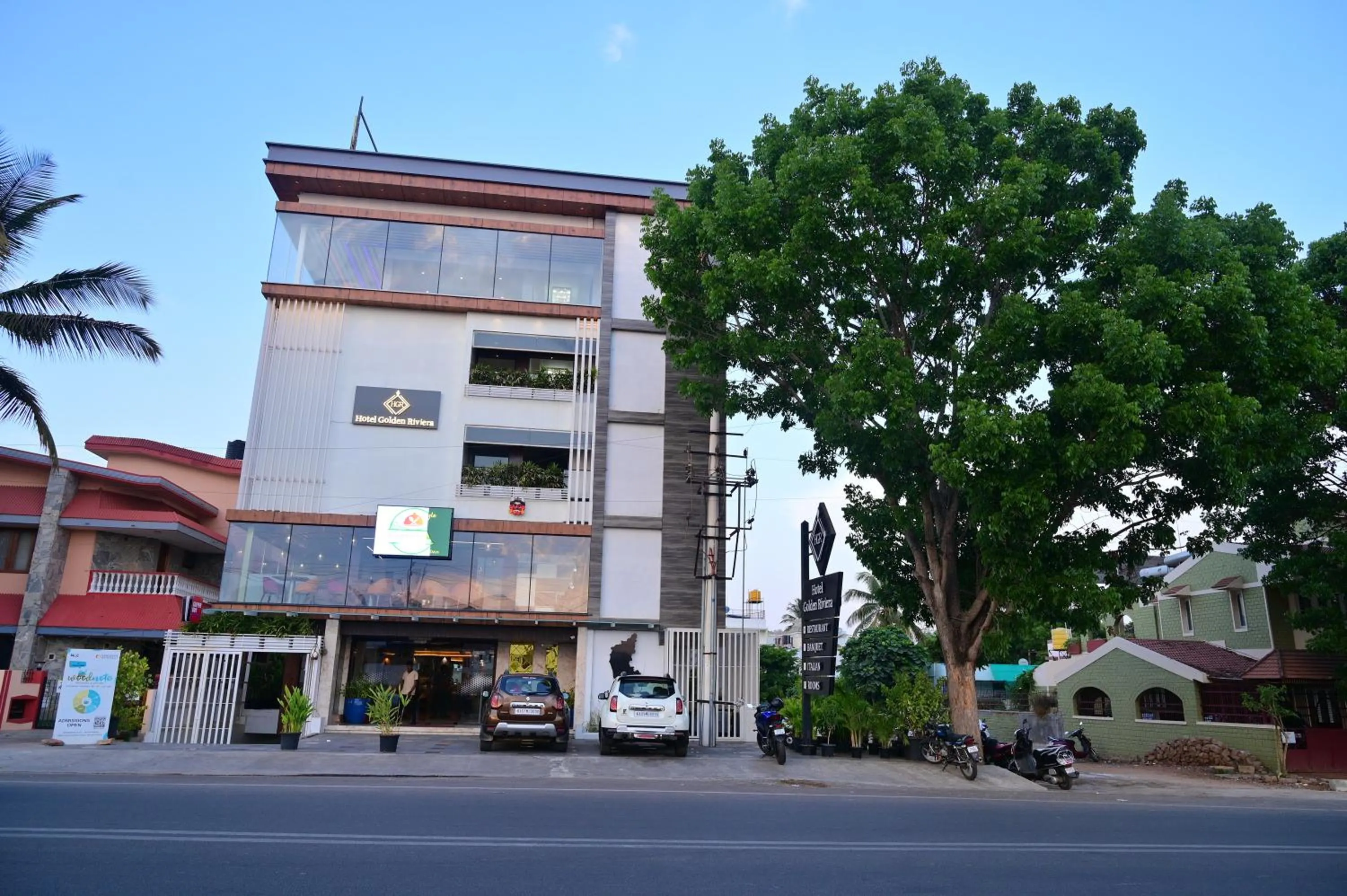 Property building in Hotel Golden Riviera