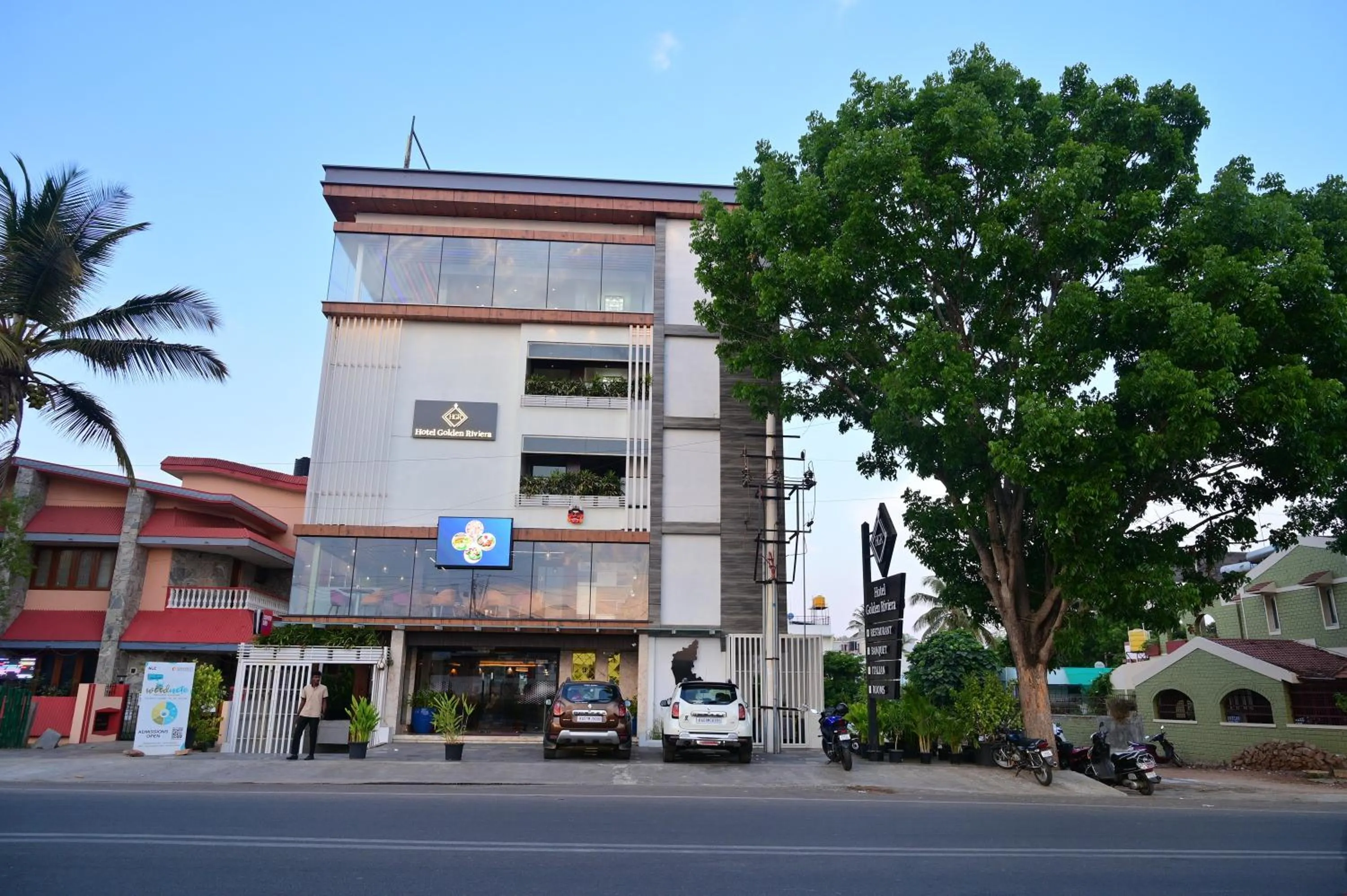 Property building in Hotel Golden Riviera