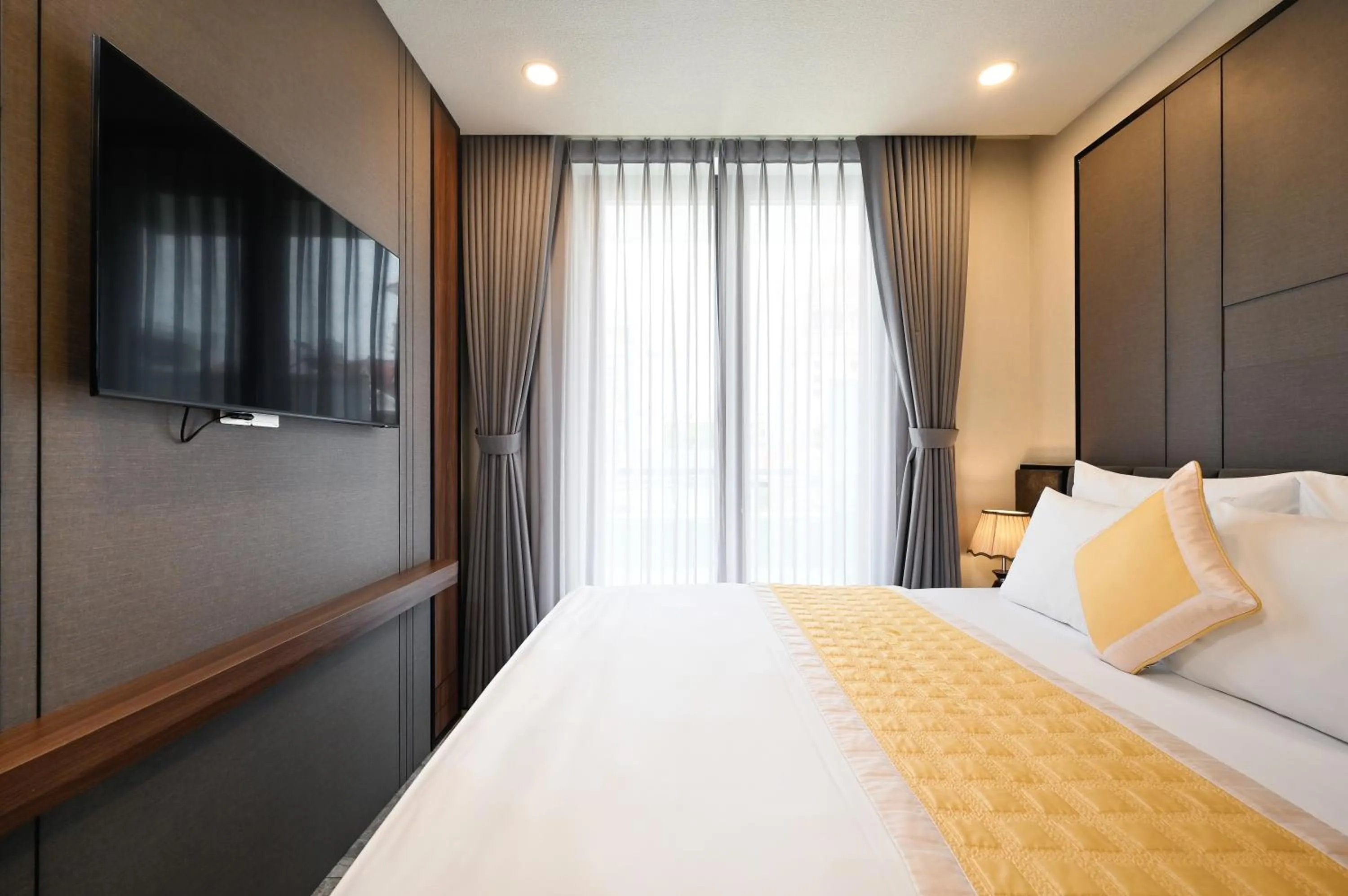 Bed in The Moon 2 Hotel