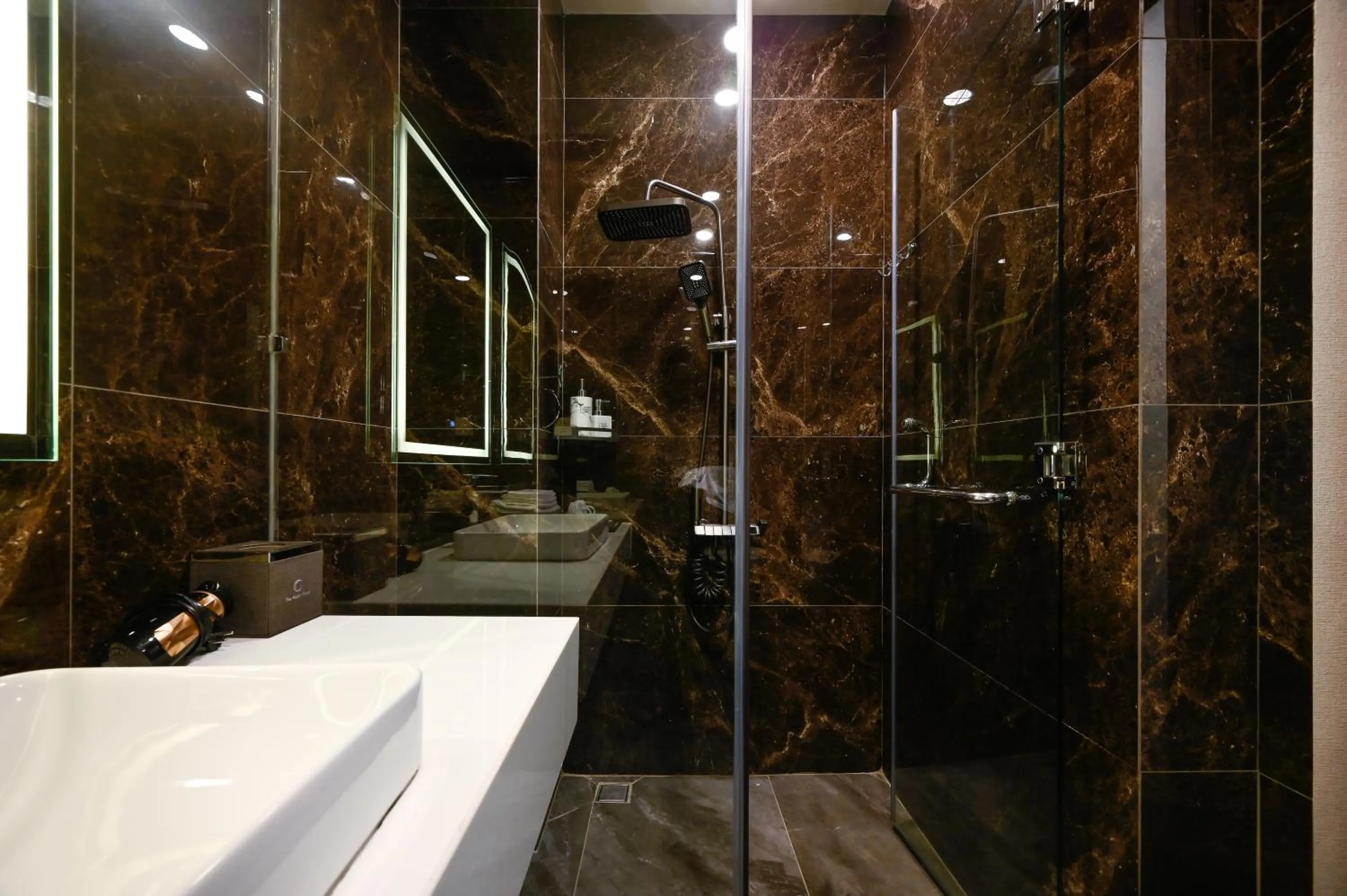 Shower in The Moon 2 Hotel