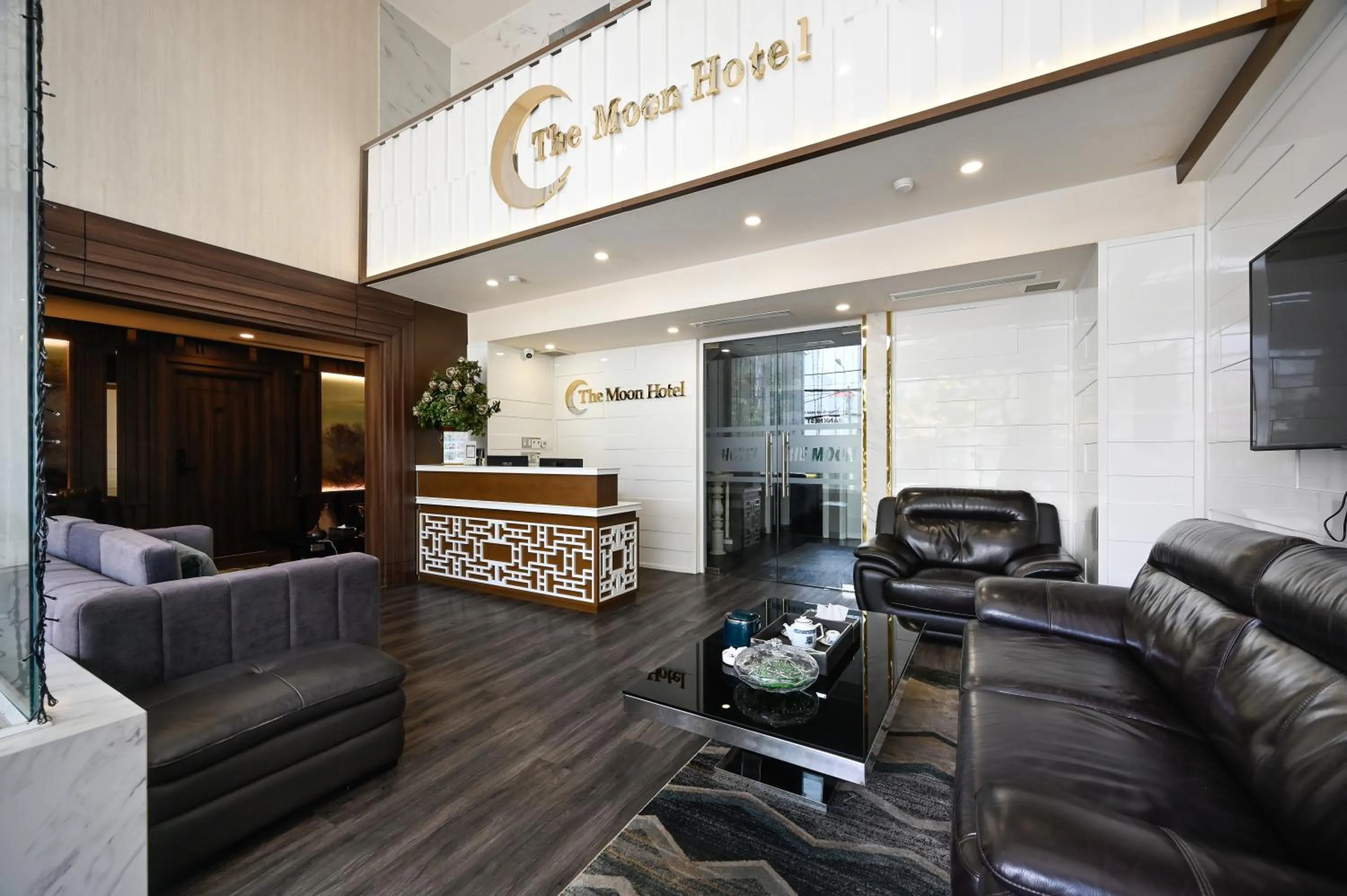 Lobby or reception in The Moon 2 Hotel